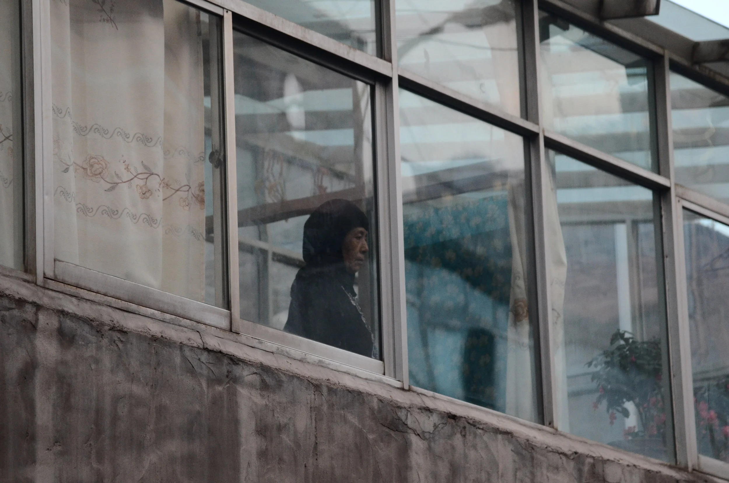 （Photography) Mom watching her kids.