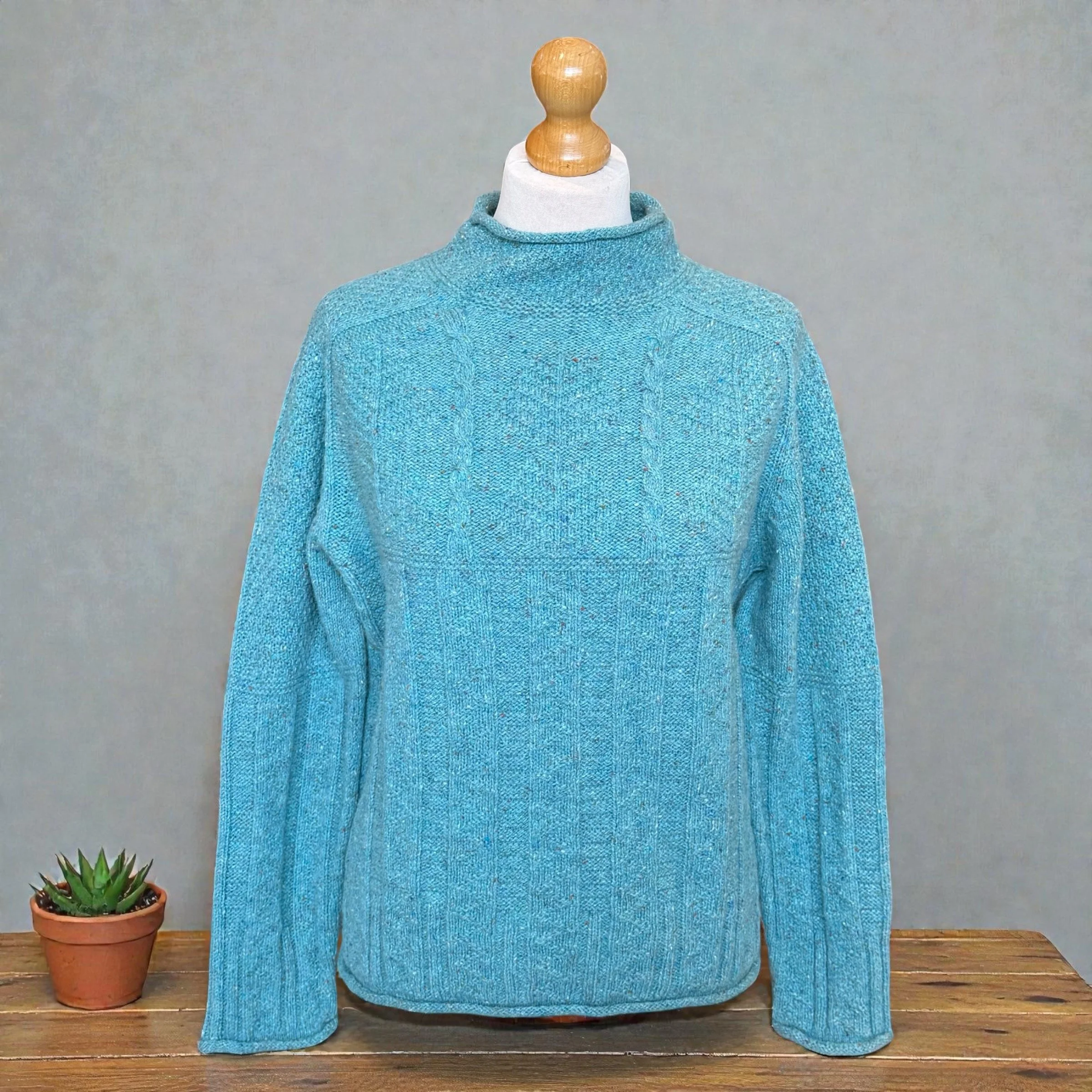 Harley Roll Neck, Uist