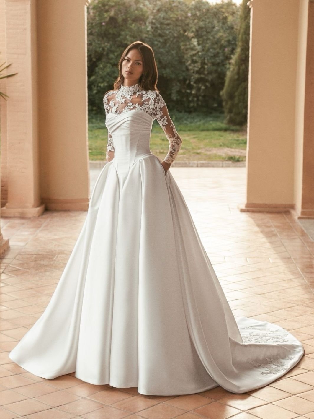ULANI-✨
Another fabulous NEW 2027 gown&hellip;.
In stunning Mikardo with Embroidered lace detail on the train and a matching lace jacket ( which can be removed)&hellip;.
This gown is such a beautiful traditional style&hellip; with a twist with the on