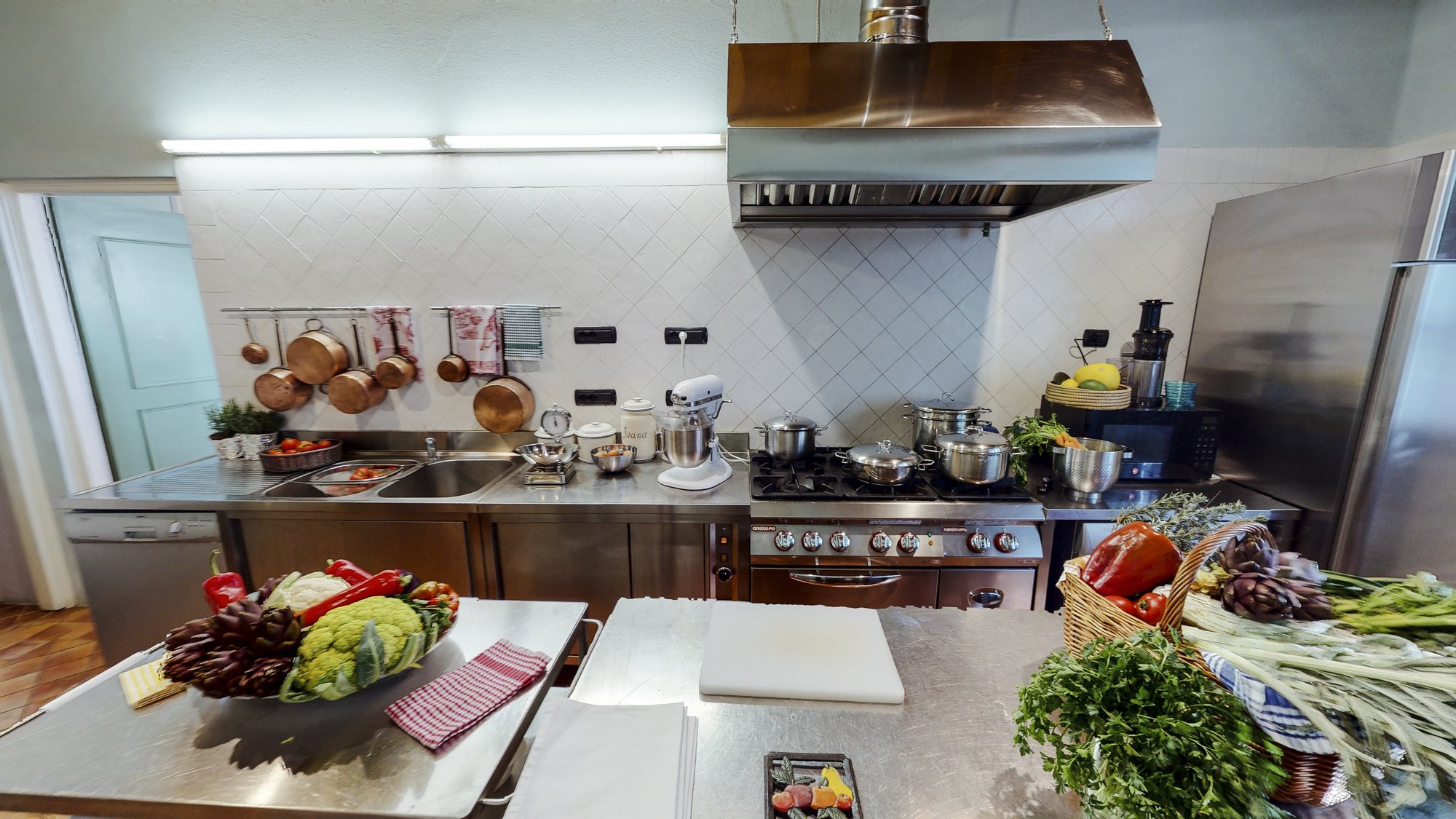 10-Kitchen-Luxury-Villa-in-Tuscany.jpg