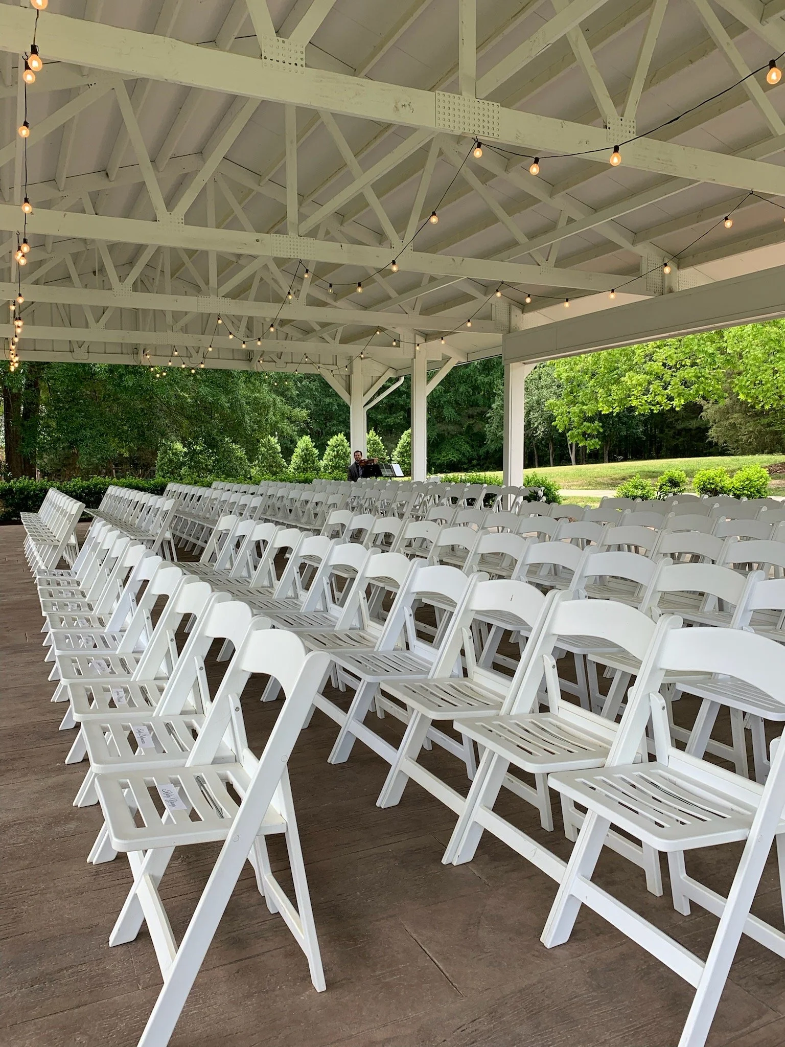 Walnut Hill Live wedding music performed by Duo Licht.