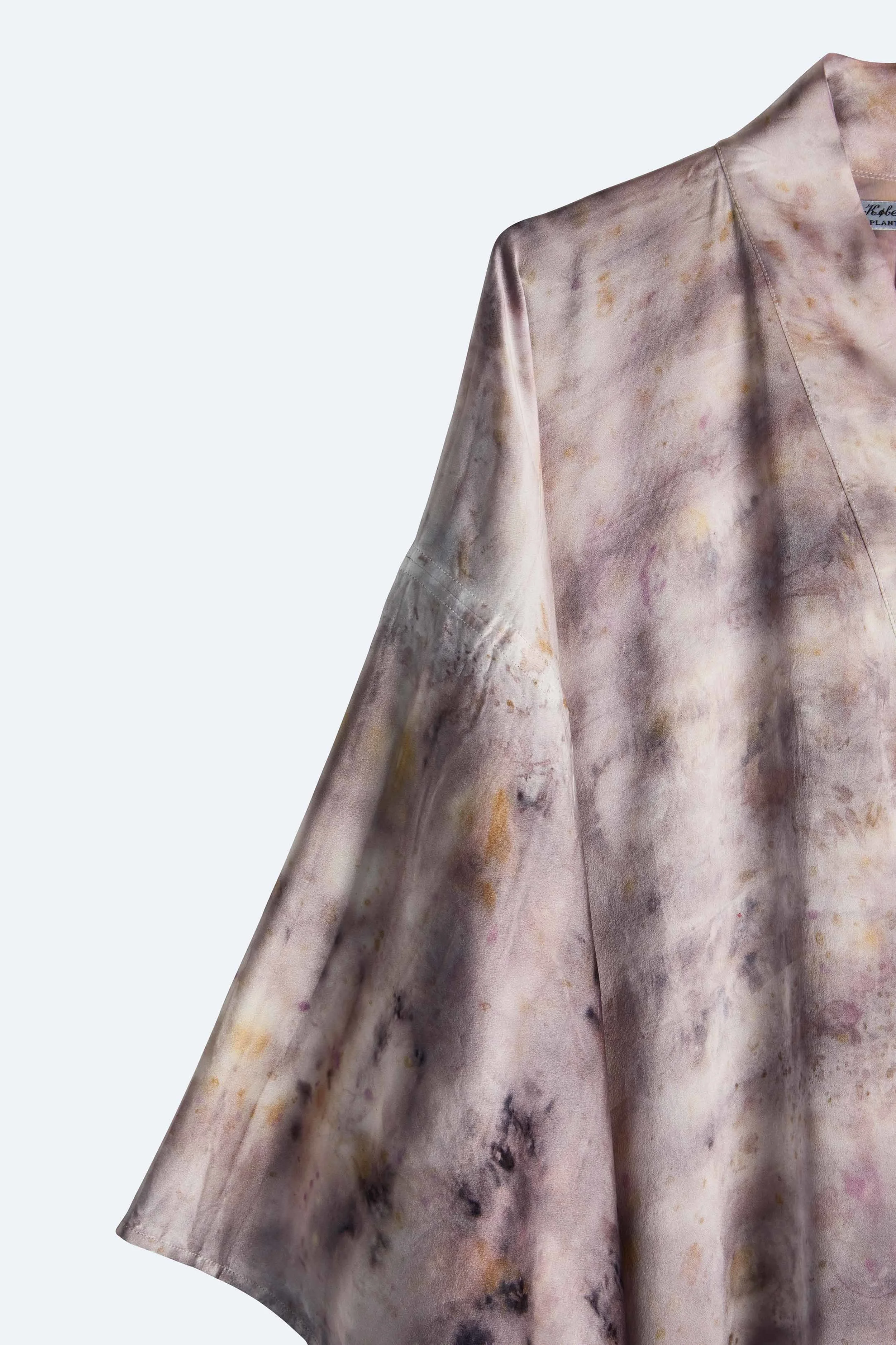 Koebenhavs-Plantefarveri-Flowerscape-Collection-Silk-Kimono-My-childhood-garden_3.jpg