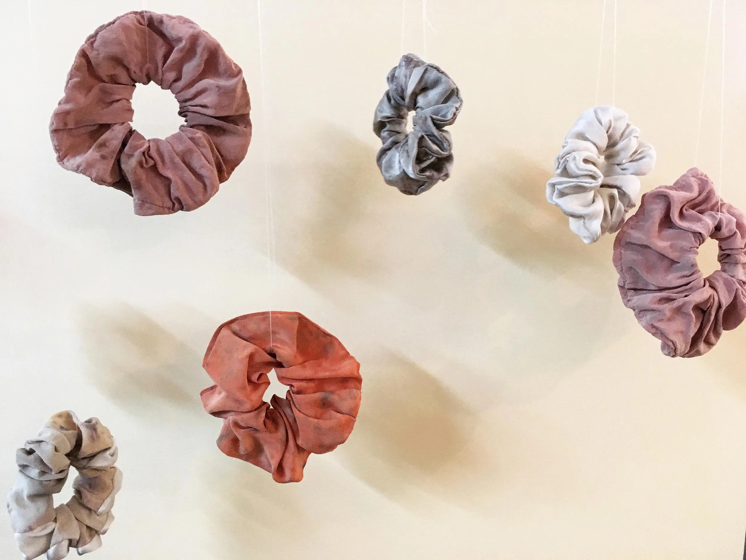 Koebenhavs-Plantefarveri-zero-waste-scrunchies-silk_2.jpg