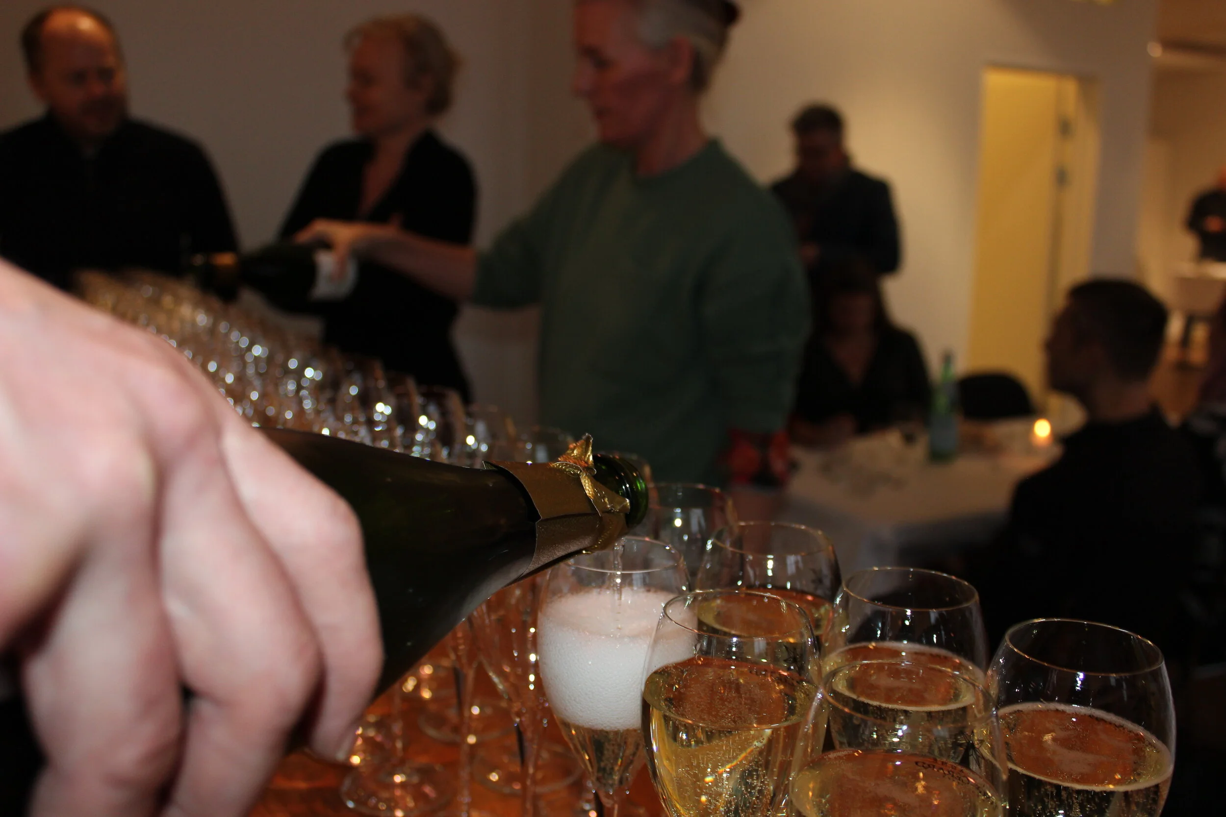Pouring the first glasses of Sollissime. Always a very big moment for us at Tange-Gérard to present and to share somg words and a lot of bubbles.
