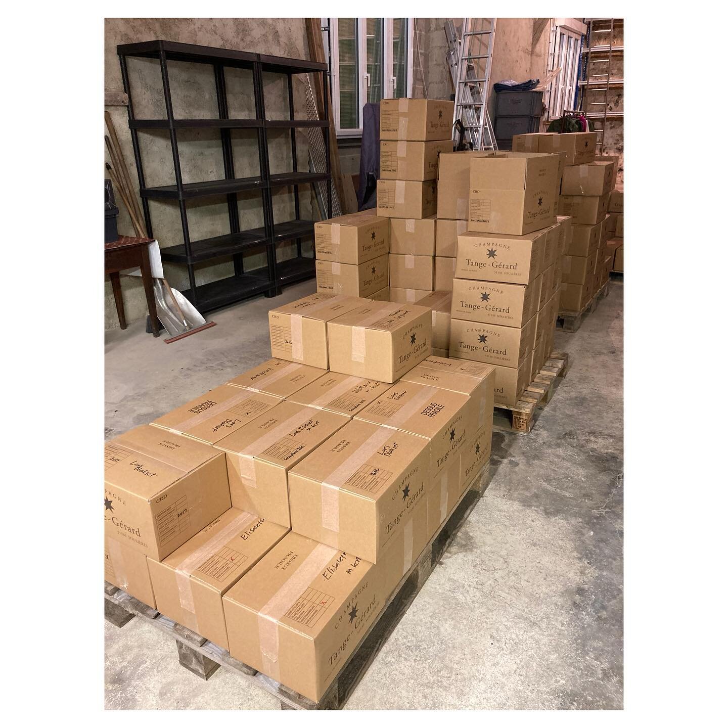 Champagne Tetris at the domaine: of Champagne Tange-Gerard: this weekend we pack your champagne for the end of the year parties. Well, that is if you are Copenhagen or Sealand- based, and have ordered some bottles via mail.
*
The Tetris part is espec