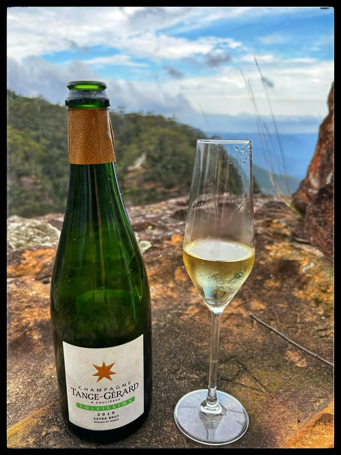 Cheers. Here&rsquo;s to friends who recently shared a bottle of champagne very far away. In fact, we are pretty sure that cuv&eacute;e Sollissime has never travelled further away than this exotic place : the Blue Mountains in New South Wales in Austr