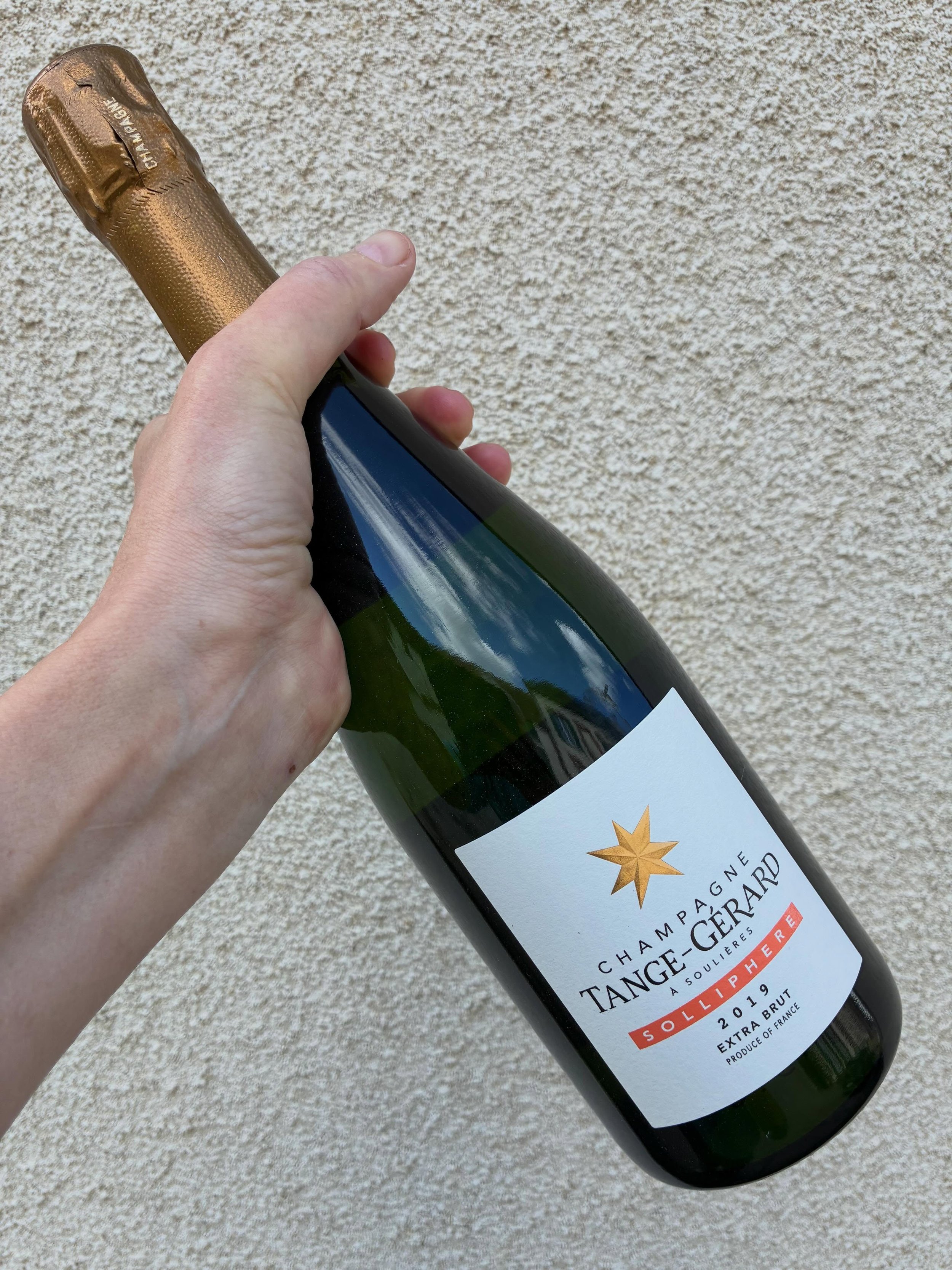Please allow me to present the latest edition of our cuv&eacute;e Solliphere. 100% Chardonnay from Loisy-en-Brie in the very sunny year of 2019. I mention the sun because it usually brings a lot to our chardonnay champagnes. You know more sugars mean