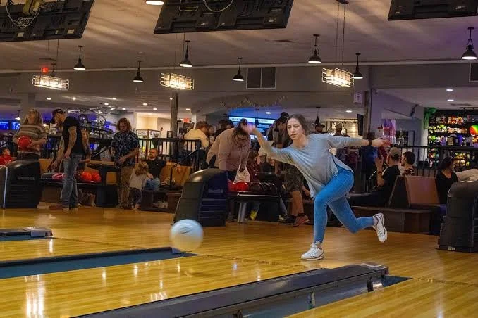814 Lanes & Games