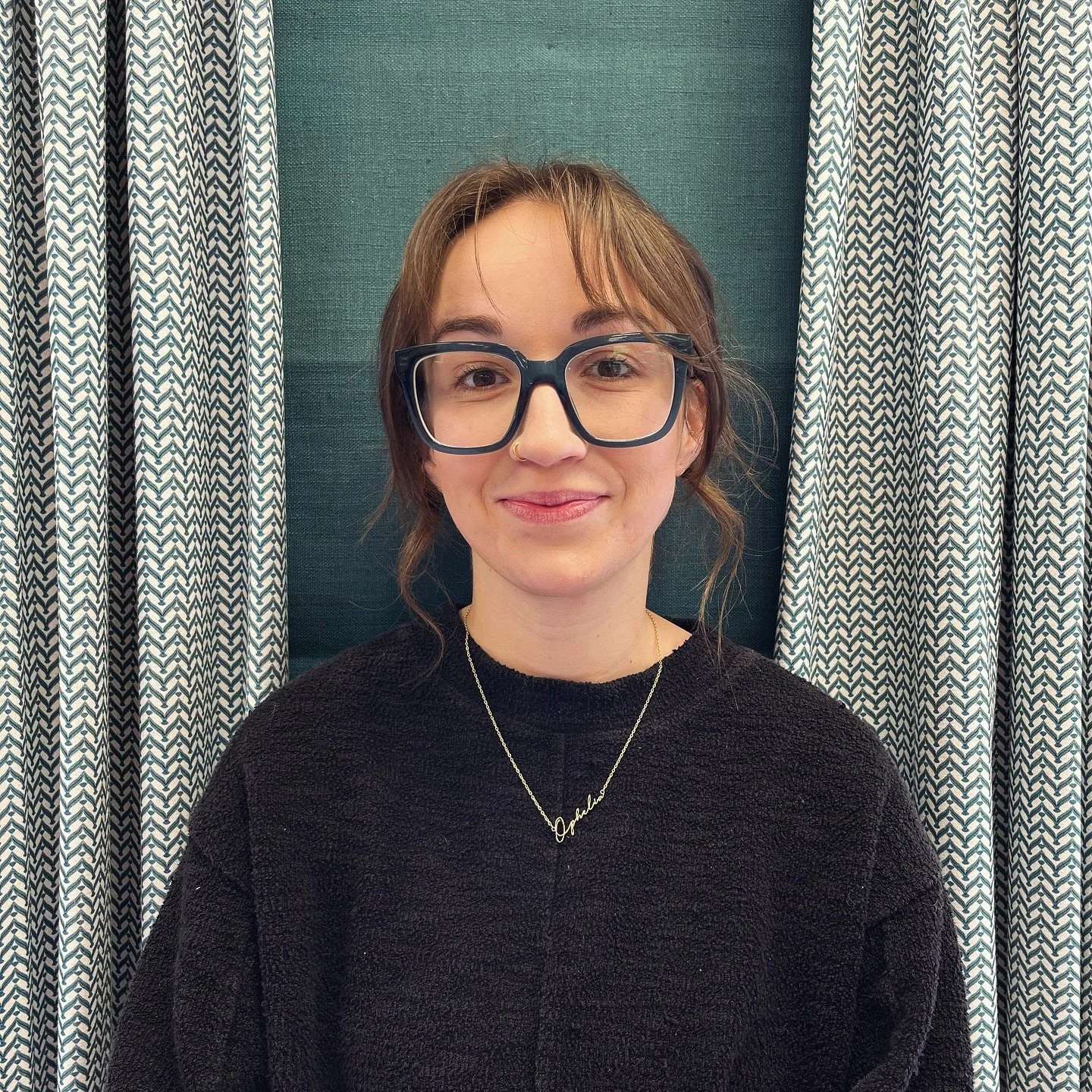 Meet Seren, a valued member of our team who’s been with us for a couple of years now!
Seren works part-time with Lesley James Curtains, bringing her eye for detail and craftsmanship to every project. The rest of the week, she runs her own succ
