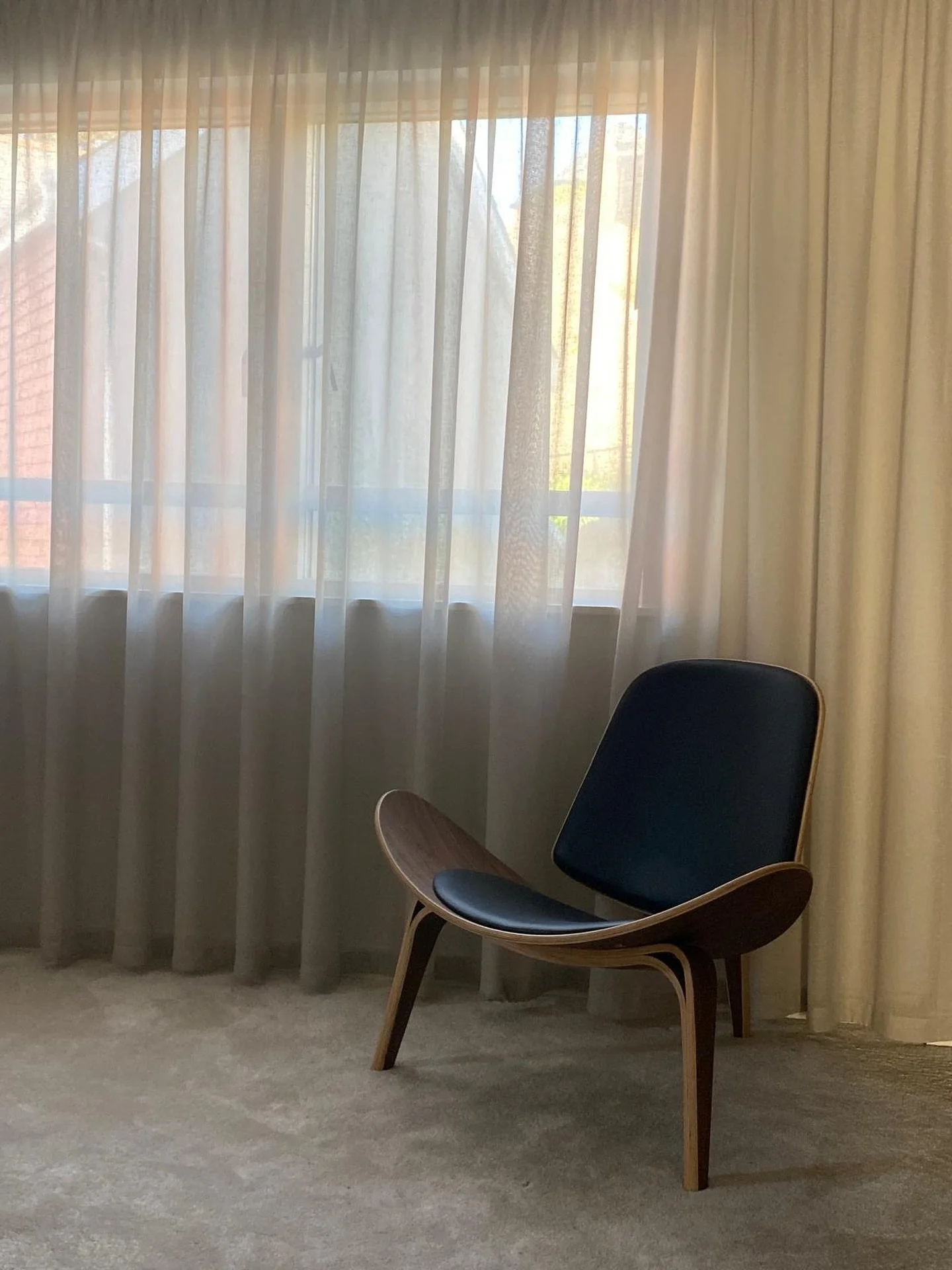 Another beautiful voile curtain installation, part of a stunning project by the brilliant @no.8project ✨
A simple, elegant finish that lets the light pour in while adding softness to the space.
#LesleyJamesCurtains #BespokeMade #VoileCurtains #Soft