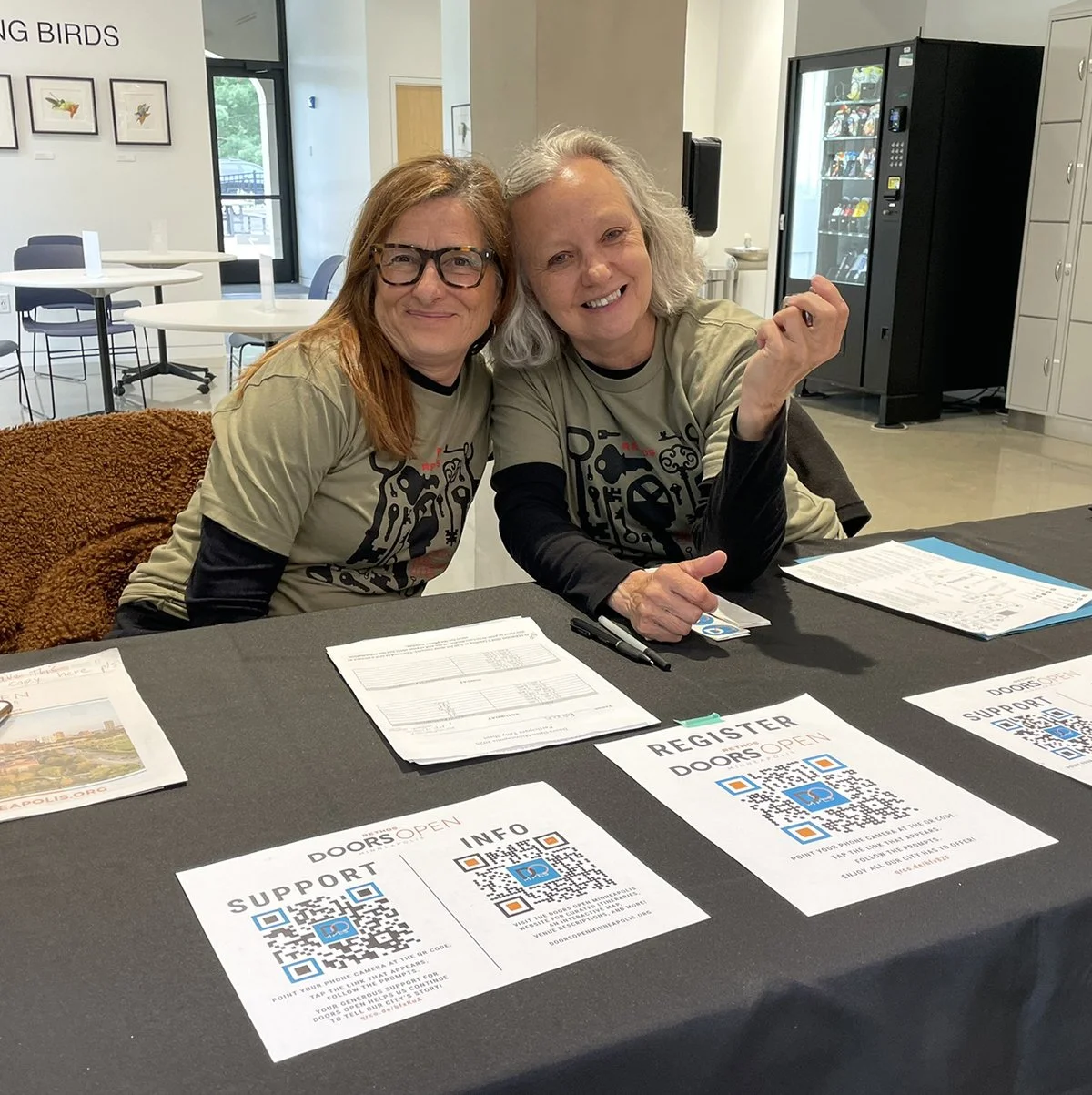 Friends_Volunteering_8526.jpg