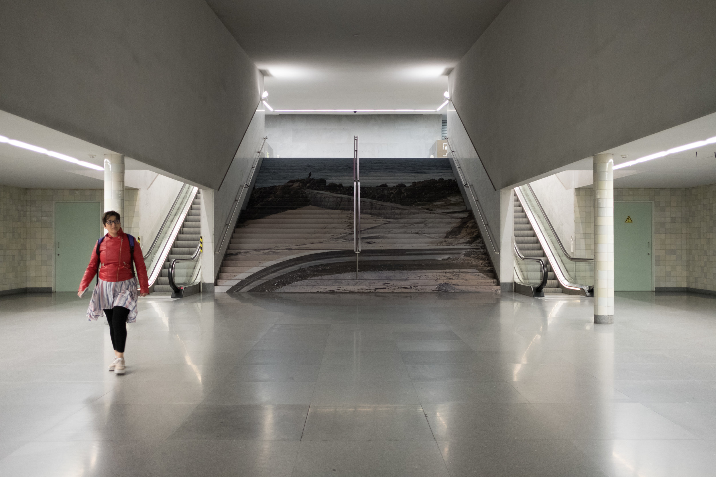 Visita Guiadas com Autores: Visual Spaces of Change / Ci.CLO Bienal Fotografia do Porto 2019: Estações de Metro da Avenida dos Aliados e São Bento, Biblioteca Almeida Garrett, OASRN 