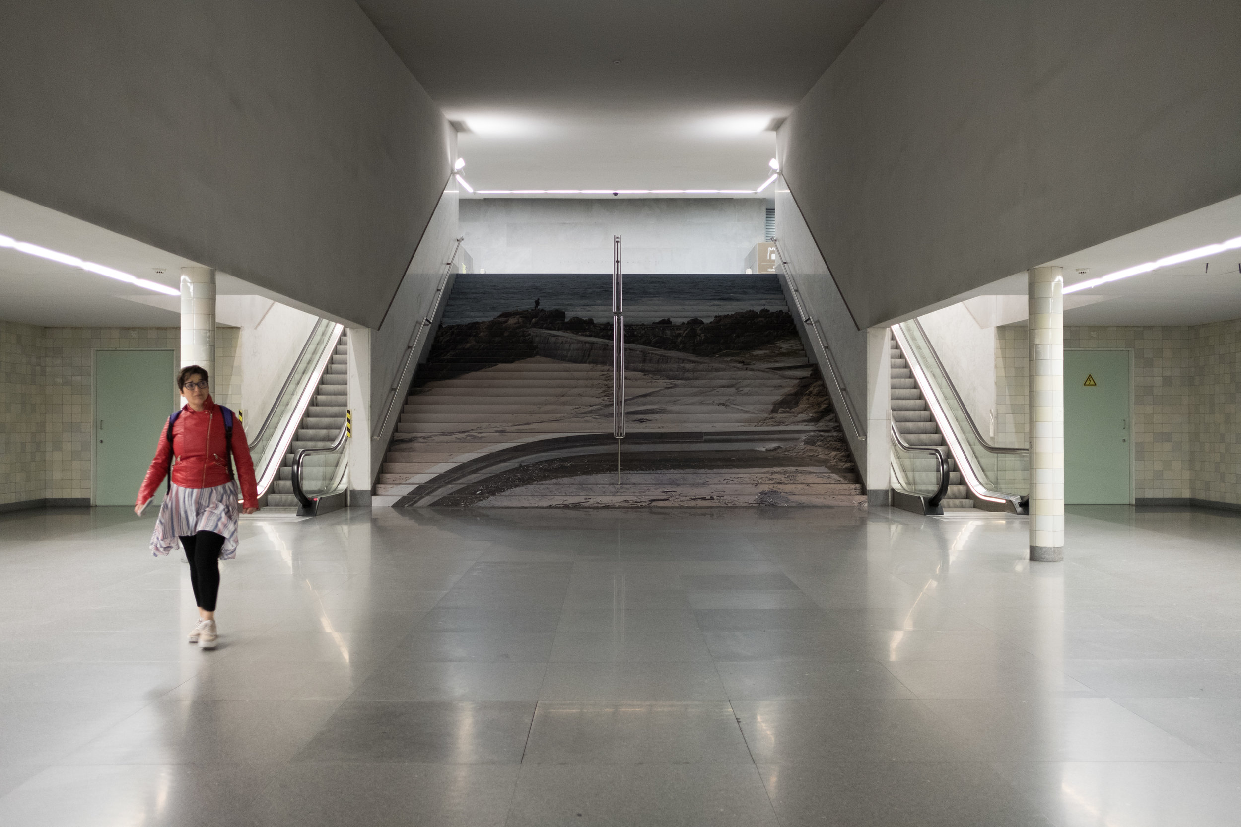 Visita Guiadas com Autores: Visual Spaces of Change / Ci.CLO Bienal Fotografia do Porto 2019: Estações de Metro da Avenida dos Aliados e São Bento, Biblioteca Almeida Garrett, OASRN