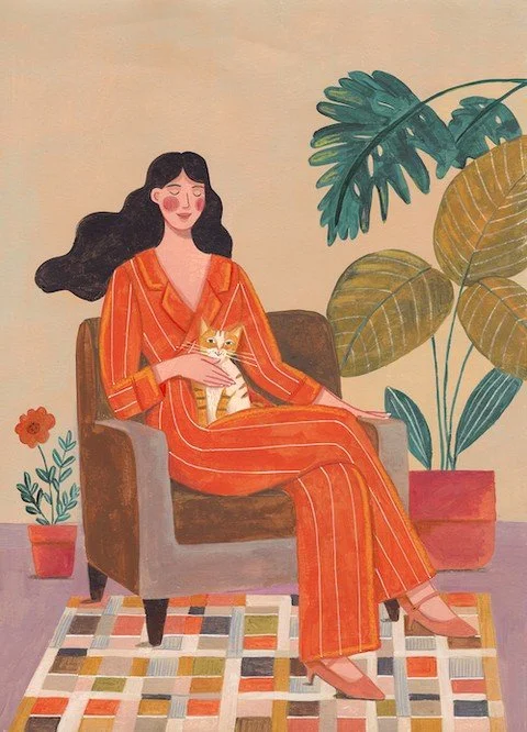 🌿 Zondagochtend Rust 🐈⁣
Deze warme, sfeervolle illustratie vangt het ultieme moment van rust en comfort. Een vrouw in een elegante oranje pyjama zit ontspannen in een fauteuil, haar kat liefdevol op schoot. Omringd door kamerplanten en een kleurrij