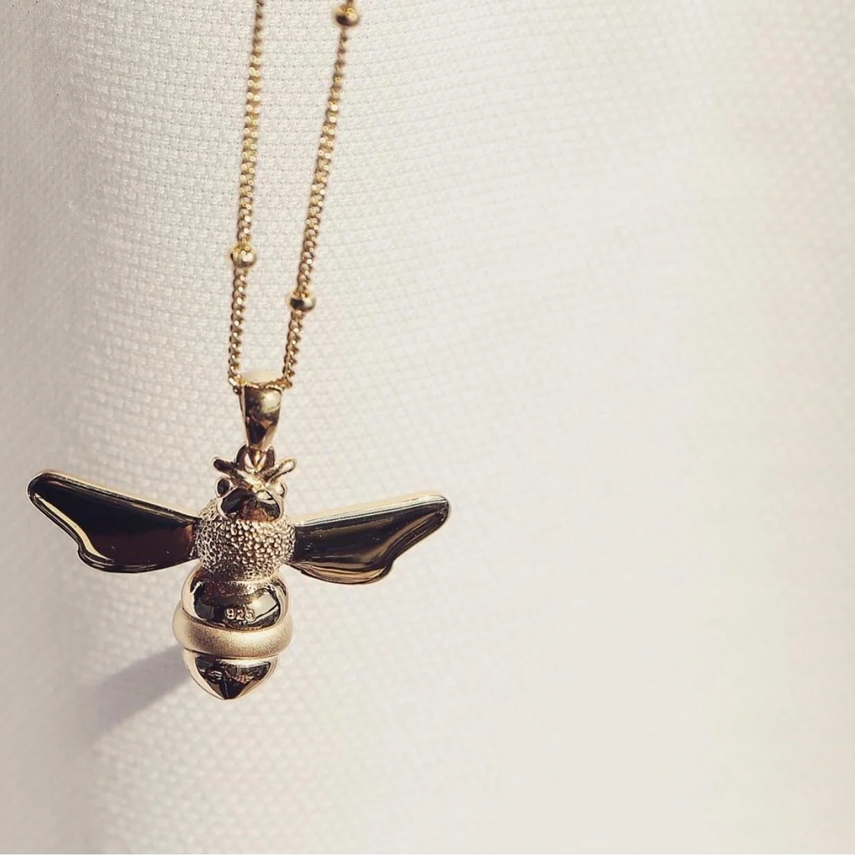 Meet Bee. She&rsquo;s made from solid sterling silver with an 18kt gold plating. She&rsquo;s a tough little bee and we think just as bee-utiful! 🐝 🤍
.
.
.

#statementjewellery #minimalism #whiteaeathetic #beigeaesthetic #britishbrand #statementneck