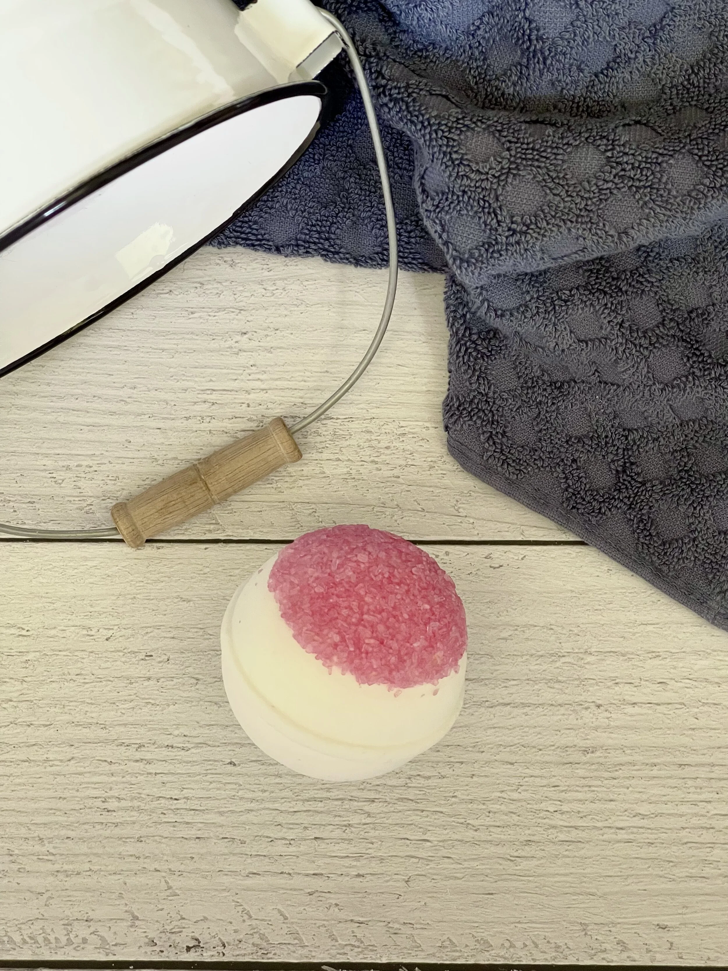 Strawberry Champagne Bath Bomb2.JPG