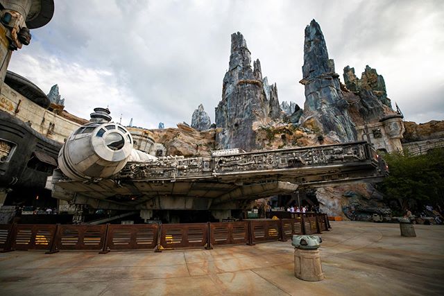 Wow. What an incredible evening we had last night at the Passholder Preview for Galaxy&rsquo;s Edge in Disney&rsquo;s Hollywood Studios. Smuggler&rsquo;s Run was a BLAST(pun intended)!!! It&rsquo;s truly a different experience with every crew. PS. Ge