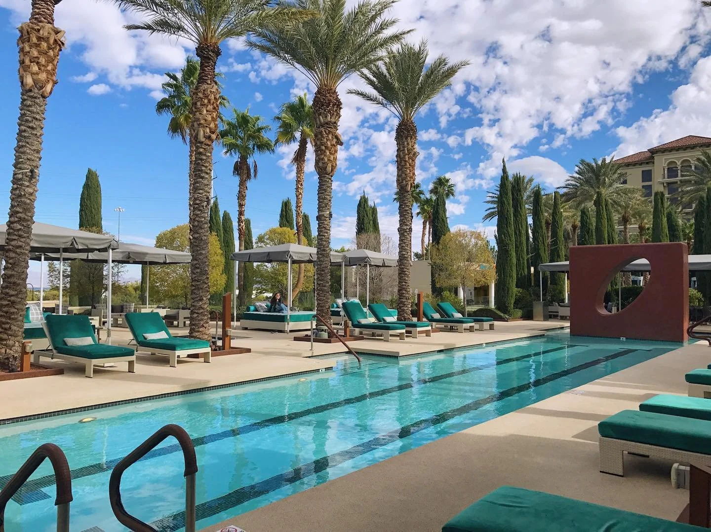 Excited to revisit Green Valley Ranch Resort this fall and relax at the dreamy Adult Spa 💙

Who else is daydreaming of a restful getaway? 🙋&zwj;♀️