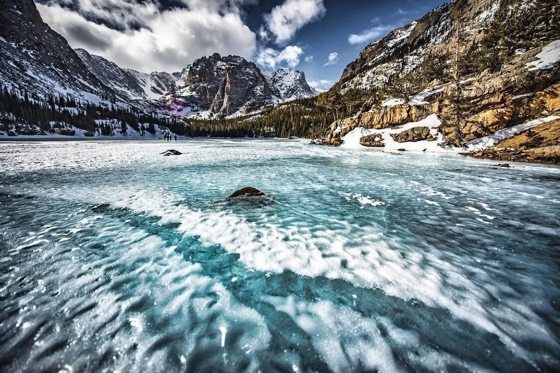 Mind blowing art work put together by nature. ❄️ 

Have you ever seen anything like this?

&bull;
&bull;
📸: @estesparkcolorado 

#snowsnowsnow #snowview #snowhike #mountainlife #mountainphotography #mountainscape #estesnationalpark #exploremoreoutdo