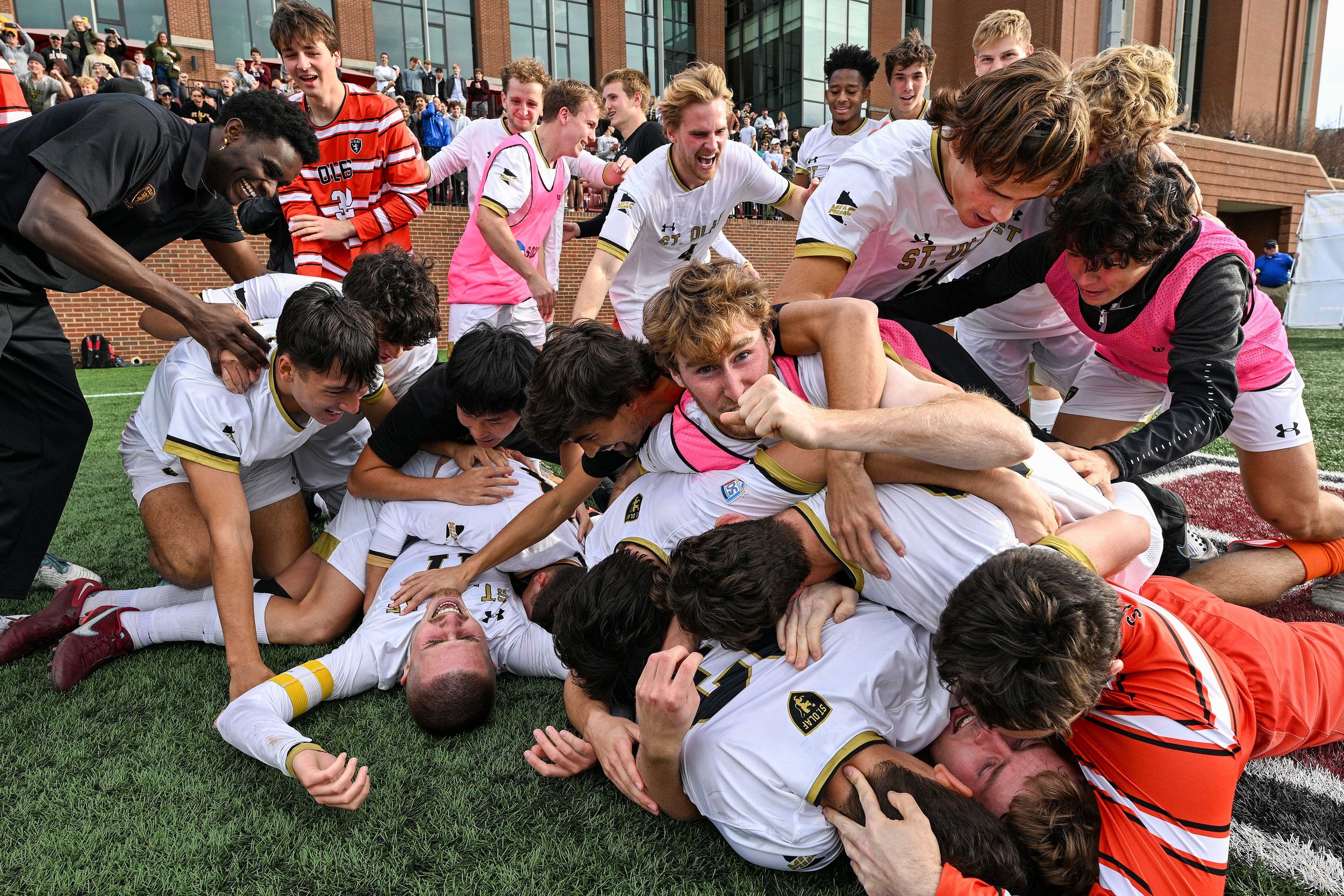  SALEM, VIRGINIA - DECEMBER 03: The St. Olaf Oles celebrate after their win against the Amherst Mammoths during the 2023 Division III Men's Soccer Championship at Donald J. Kerr Stadium on December 03, 2023 in Salem, Virginia. St. Olaf won 2-1 in ove