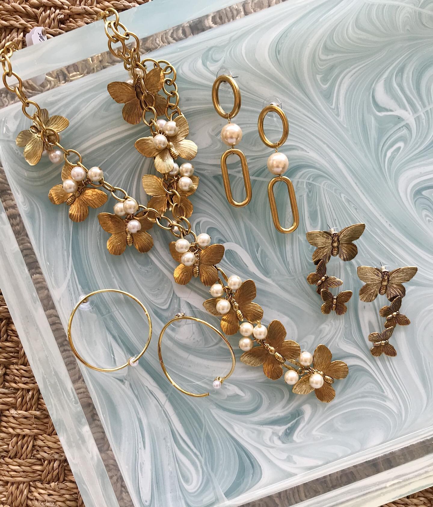 To celebrate all the moms out there, jewelry is 20% OFF from now until Mother&rsquo;s Day 🌷 Come by and check out all the fun new jewelry we have in store today! 
#mothersday #moms #wakefieldhome #jewelry #downtownopelika