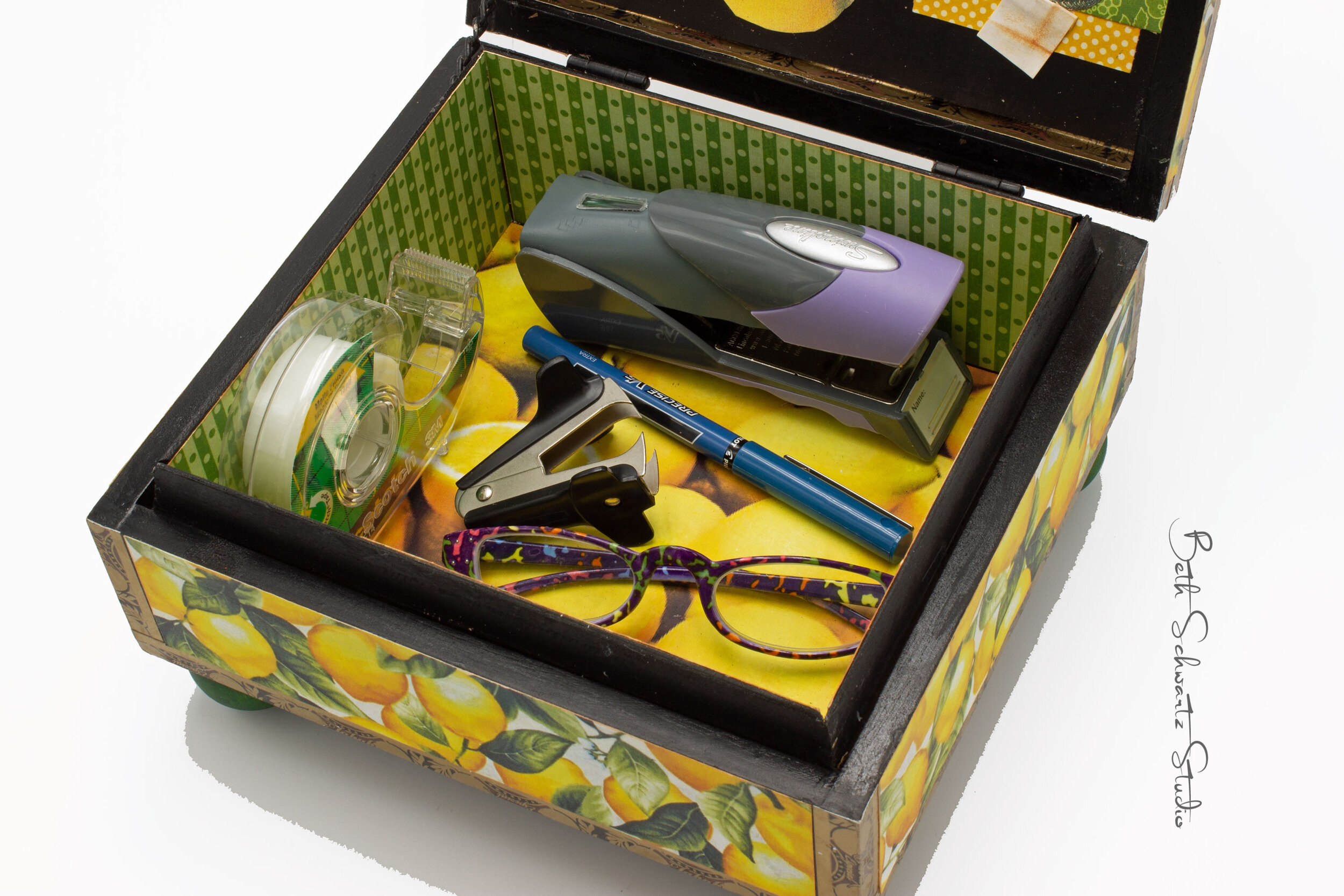 tea-time-caddy-closeup-office-organizer.jpg