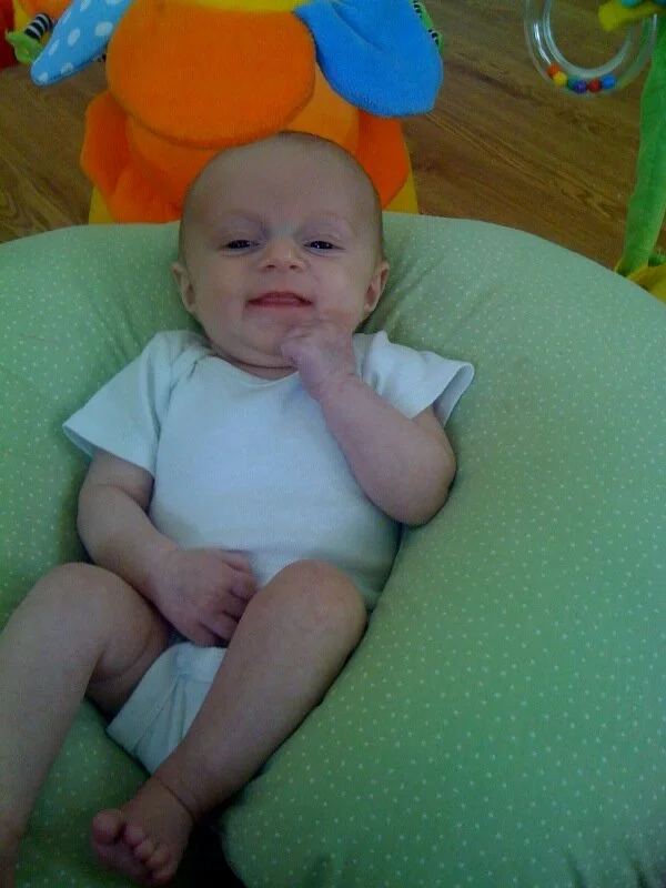 Isla Finds Her Hands