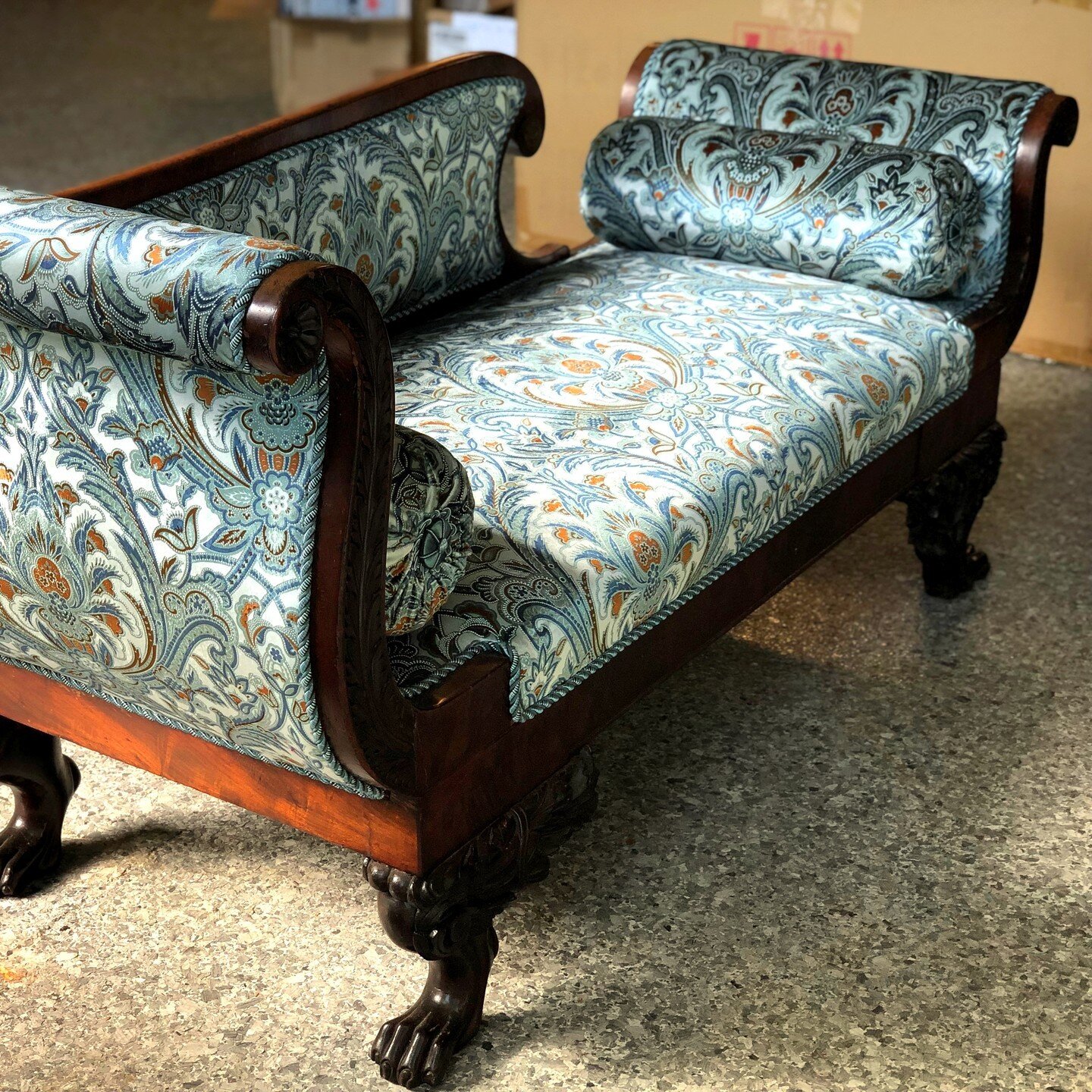 Custom upholstery and re-upholstery are some of the many creative ways a designer can make your home stand out.  I loved how we re-upholstered this antique recamier--- ⁠
👉🏻to the end to see the #Before! ⁠
But on the way there notice the beautiful b