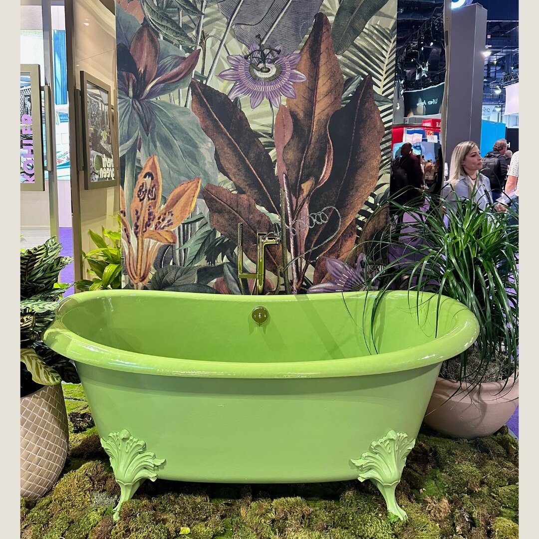 #NewBlogPost 🤓 ✍🏻 📚⁠
Who says bathtubs have to be basic? 💚✨ I spotted this showstopper at KBIS and instantly fell in love with its vibrant neon green hue. It may not be everyone's cup of tea, but it's definitely making a splash in the world of ba