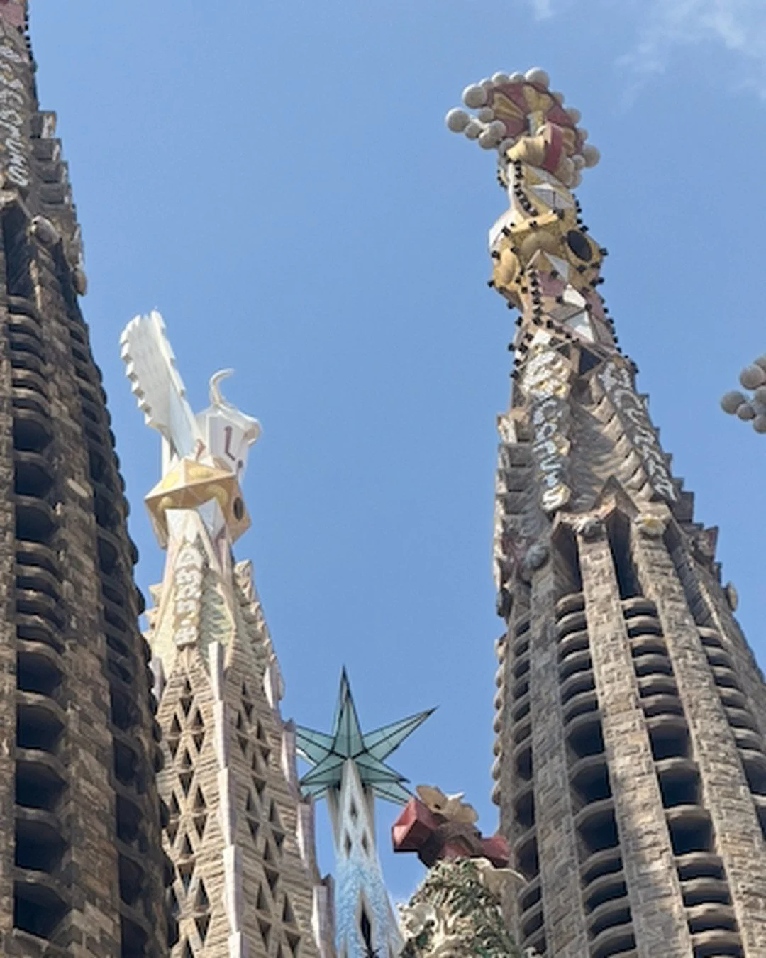 Reflecting again on my first trip to Spain. The people, the food, and the architecture were all amazing.  What I remember most is how the Mediterranean light permeated everything. ⁠
⁠
At Sagrada Fam&iacute;lia 🇪🇸 💒 in Barcelona, I expected the str
