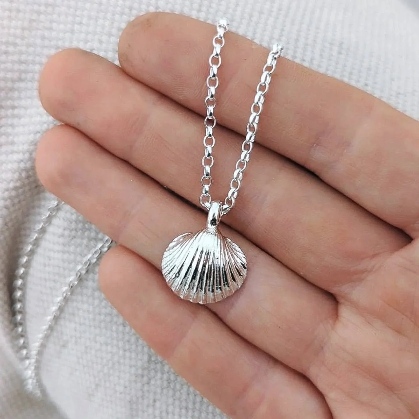 She sells sea shells on the sea shore 🐚 (although not quite on the sea shore, but hopefully one day.. ✨) I have two of these pretty shell necklaces available to purchase on the website or in the studio, both cast from the same shell I found on the C