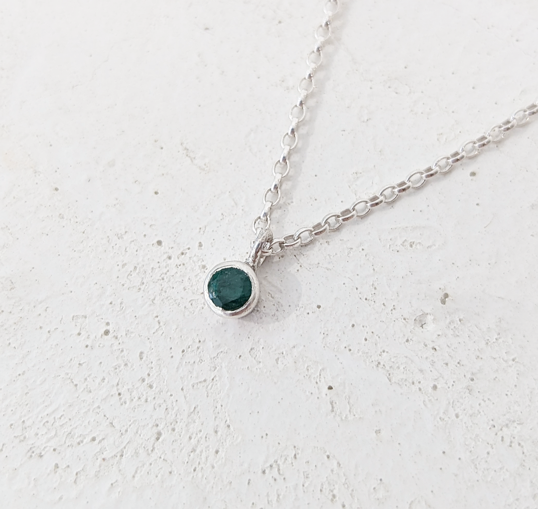 ONE OF A KIND May Birthstone Necklace (Emerald)