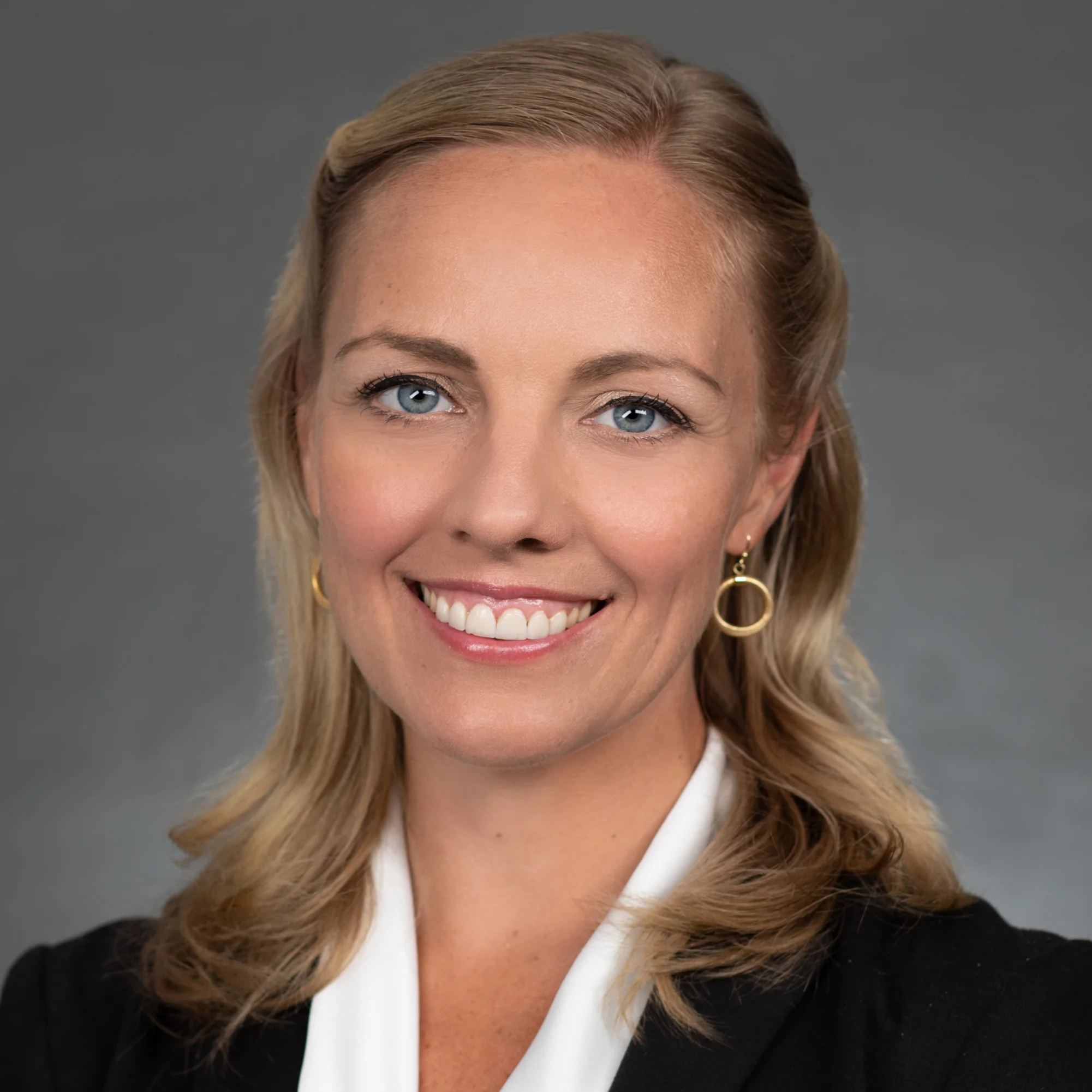 Justine Kasznica Headshot.jpg