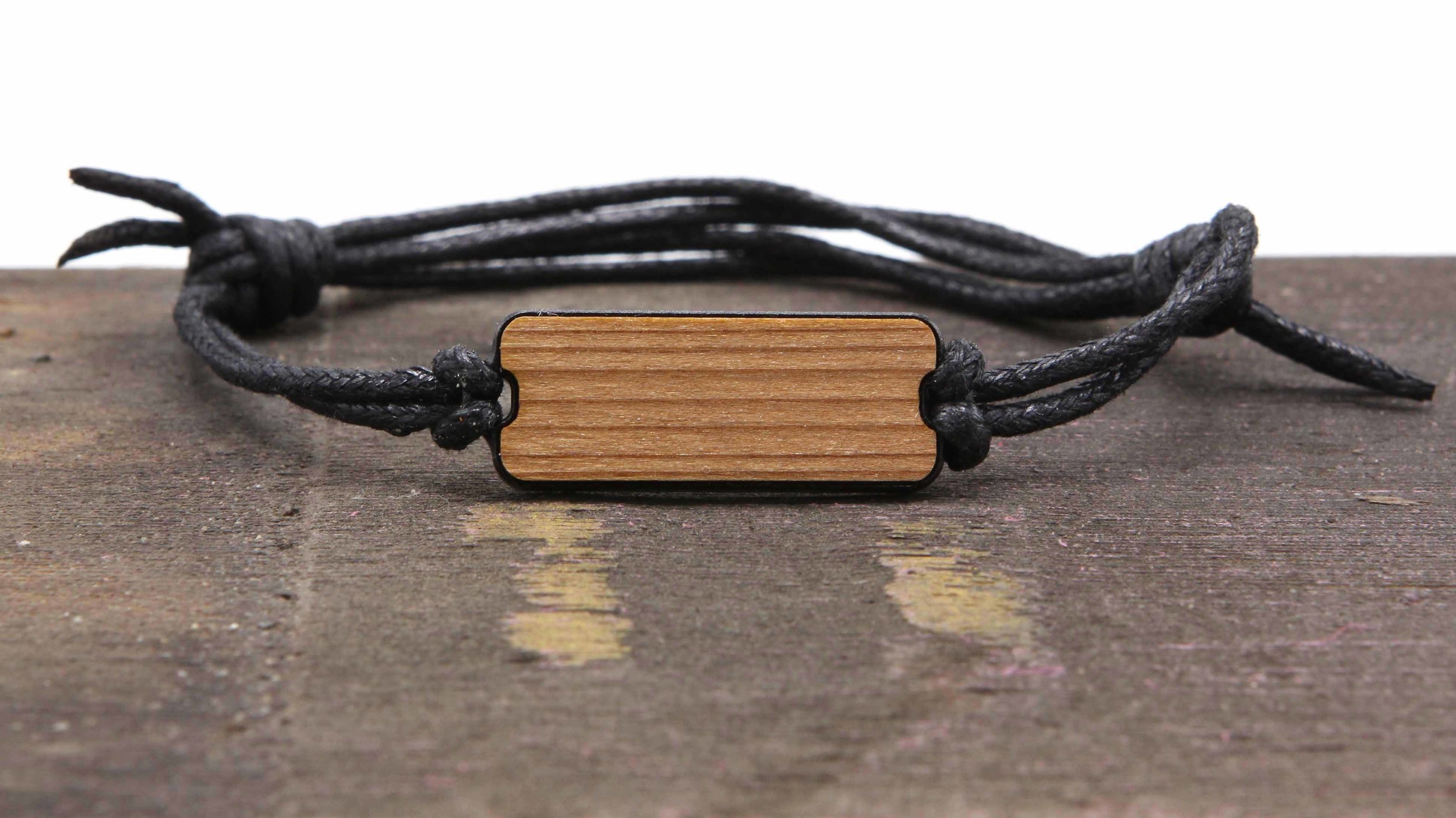 Bracelet-Bench(1024wp).jpg