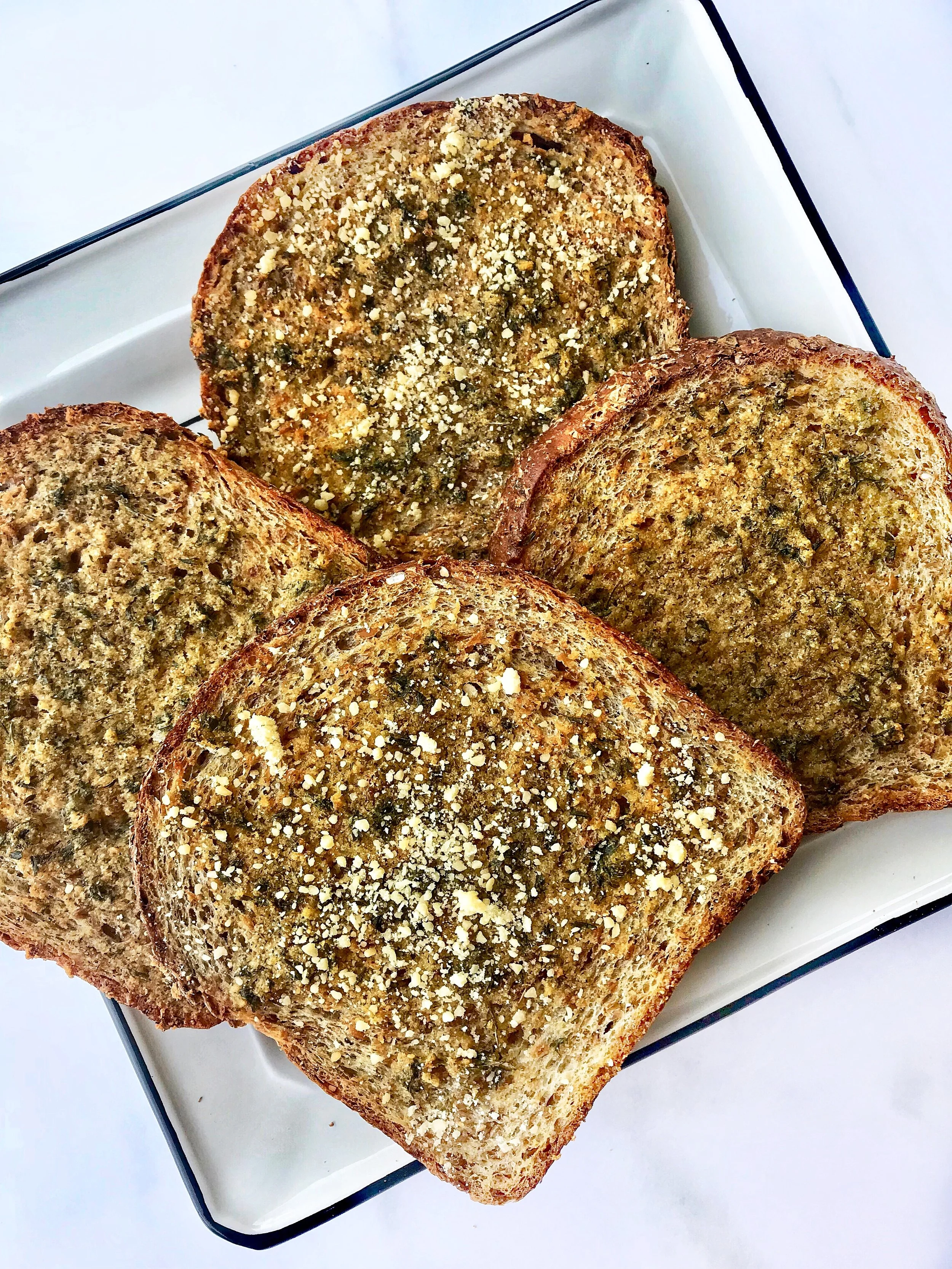 15 Minute Garlic Bread (vegan-friendly)