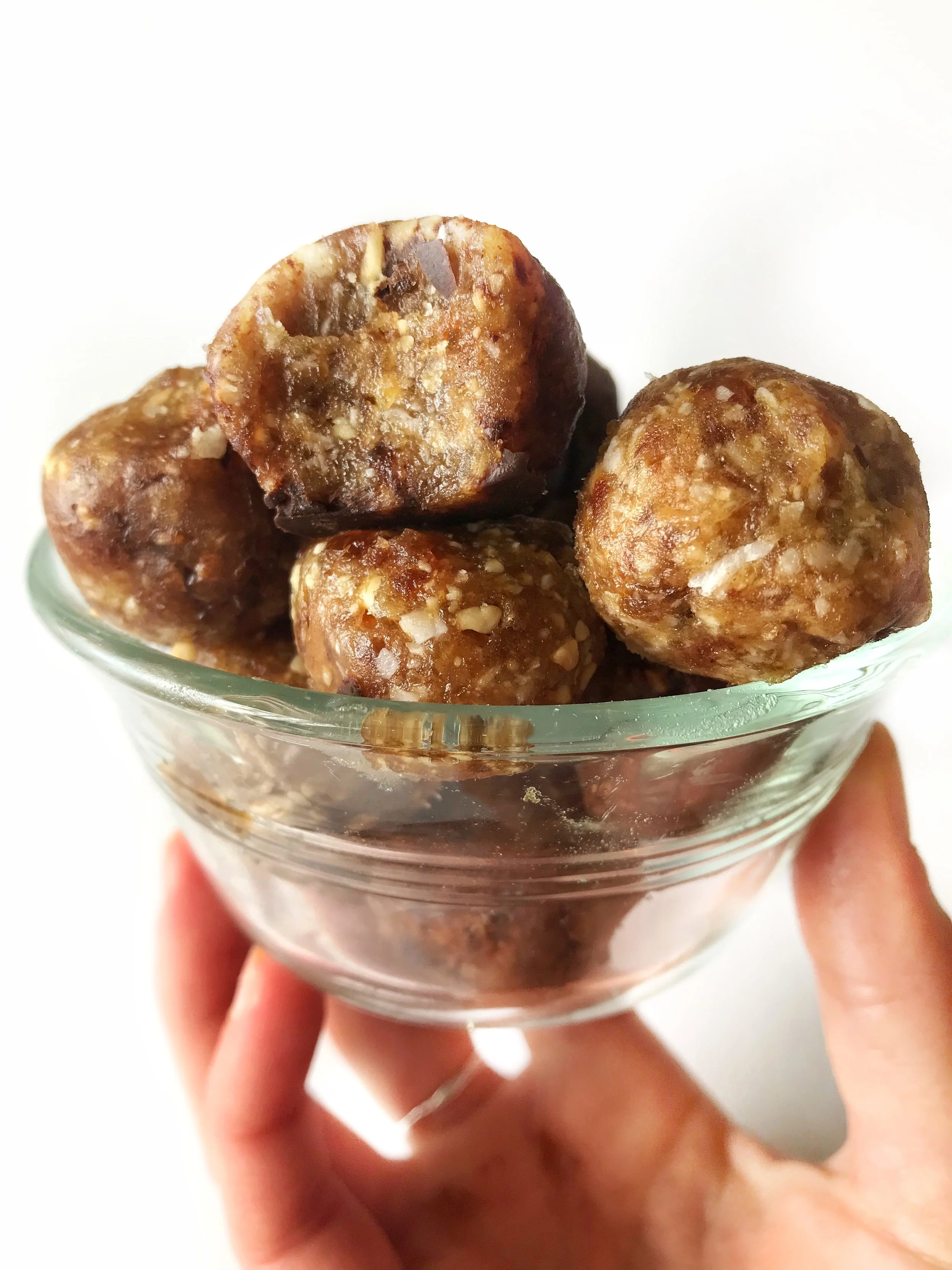 Coconut Date Balls (vegan, paleo, 2 ingredients)