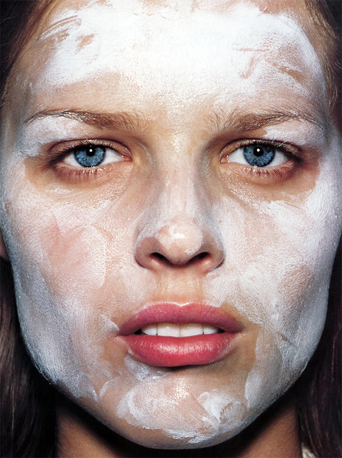 Eva Herzigova in “Blanc Absolu” by Mario Testino for Vogue Paris