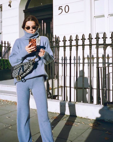Rikke in her cashmere turtleneck from noName by Mathilde.
