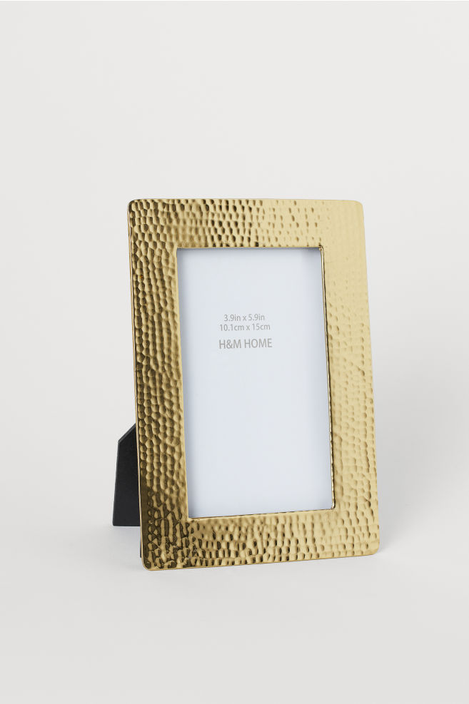 Metal frame, $17.99 from H&M Home Photo: H&M Home