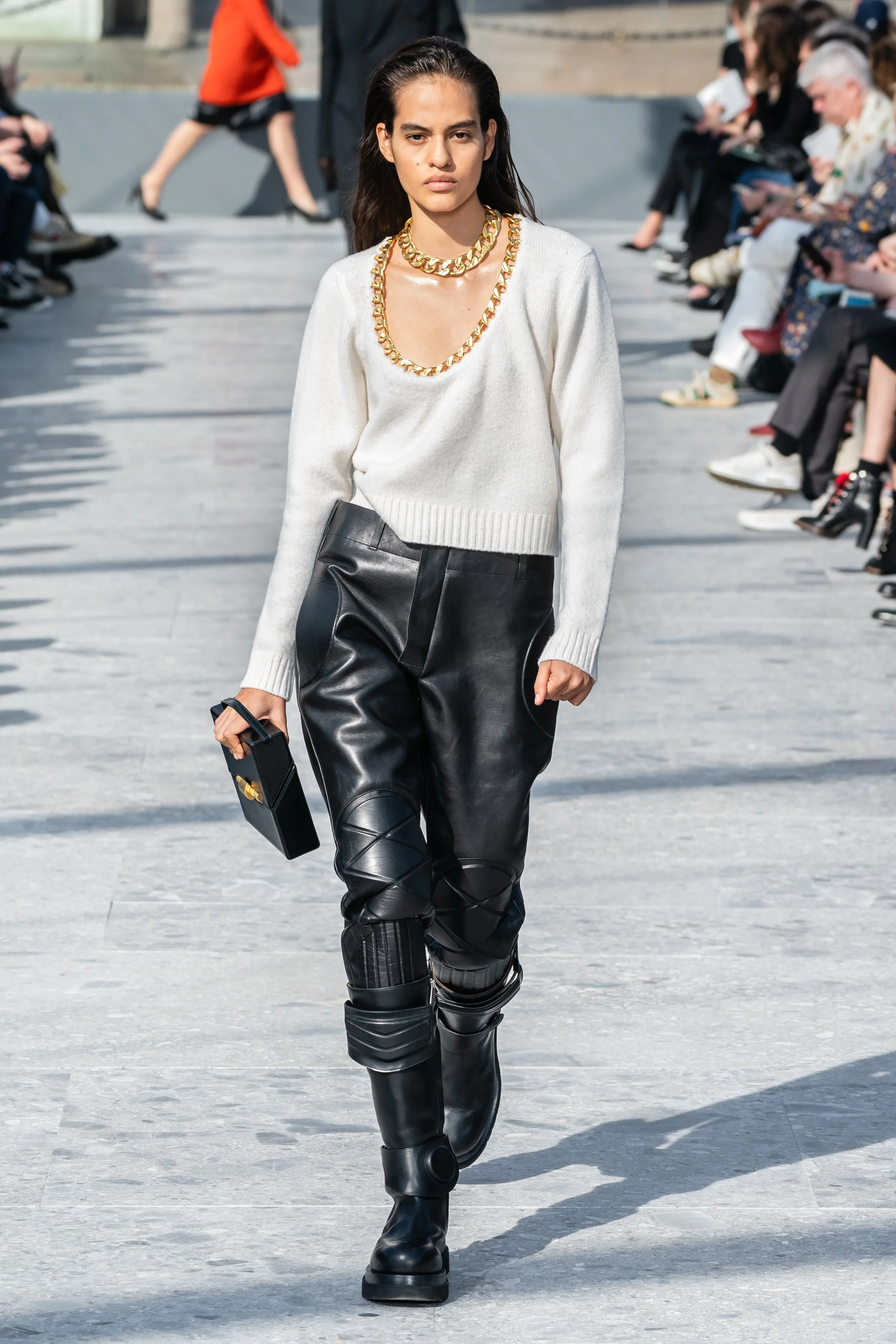 Photo: Alessandro Lucioni / Gorunway.com , from vogue.com .