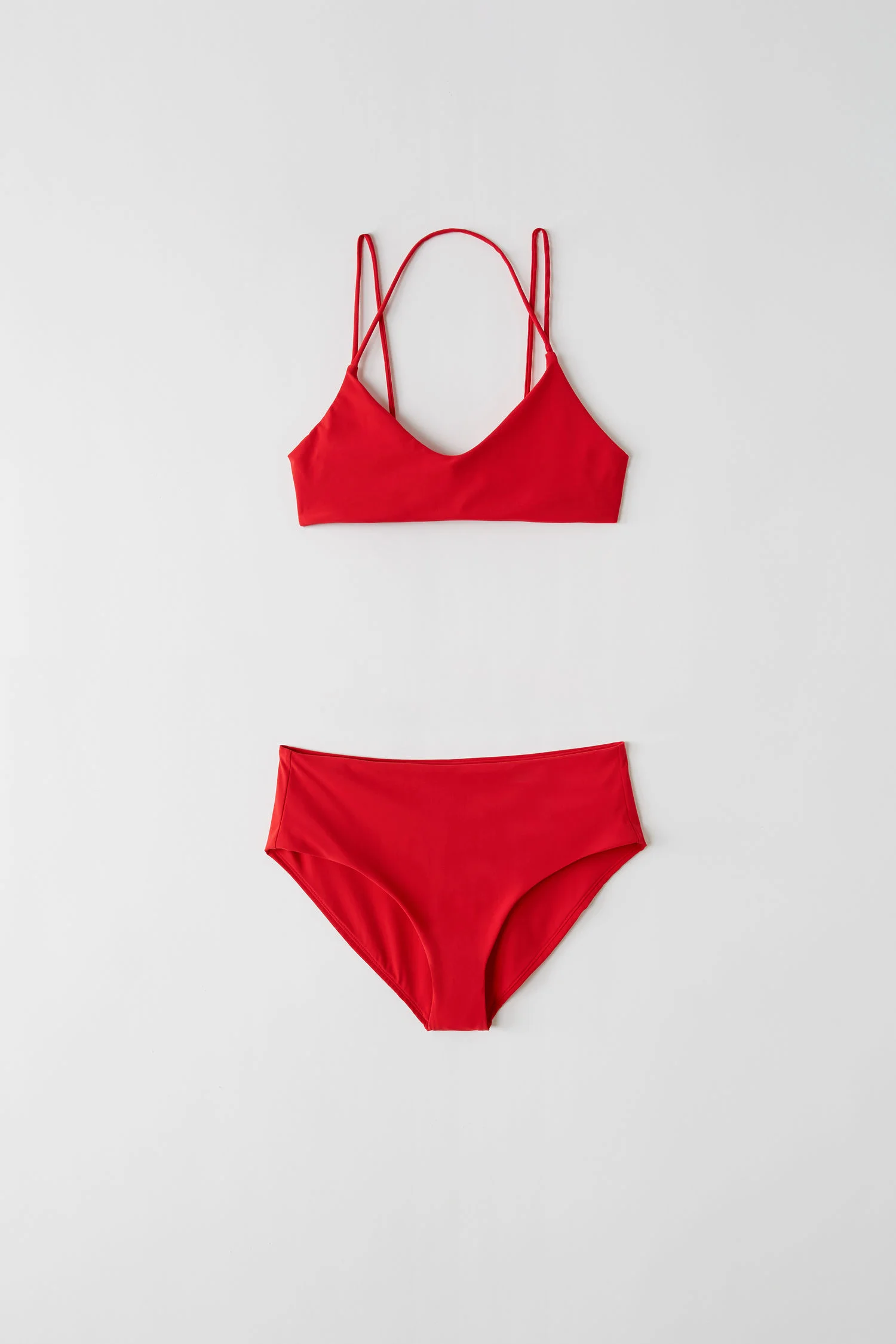 This red bikini from Acne is just a must this spring / summer! Buy it here ! Photo by Acne