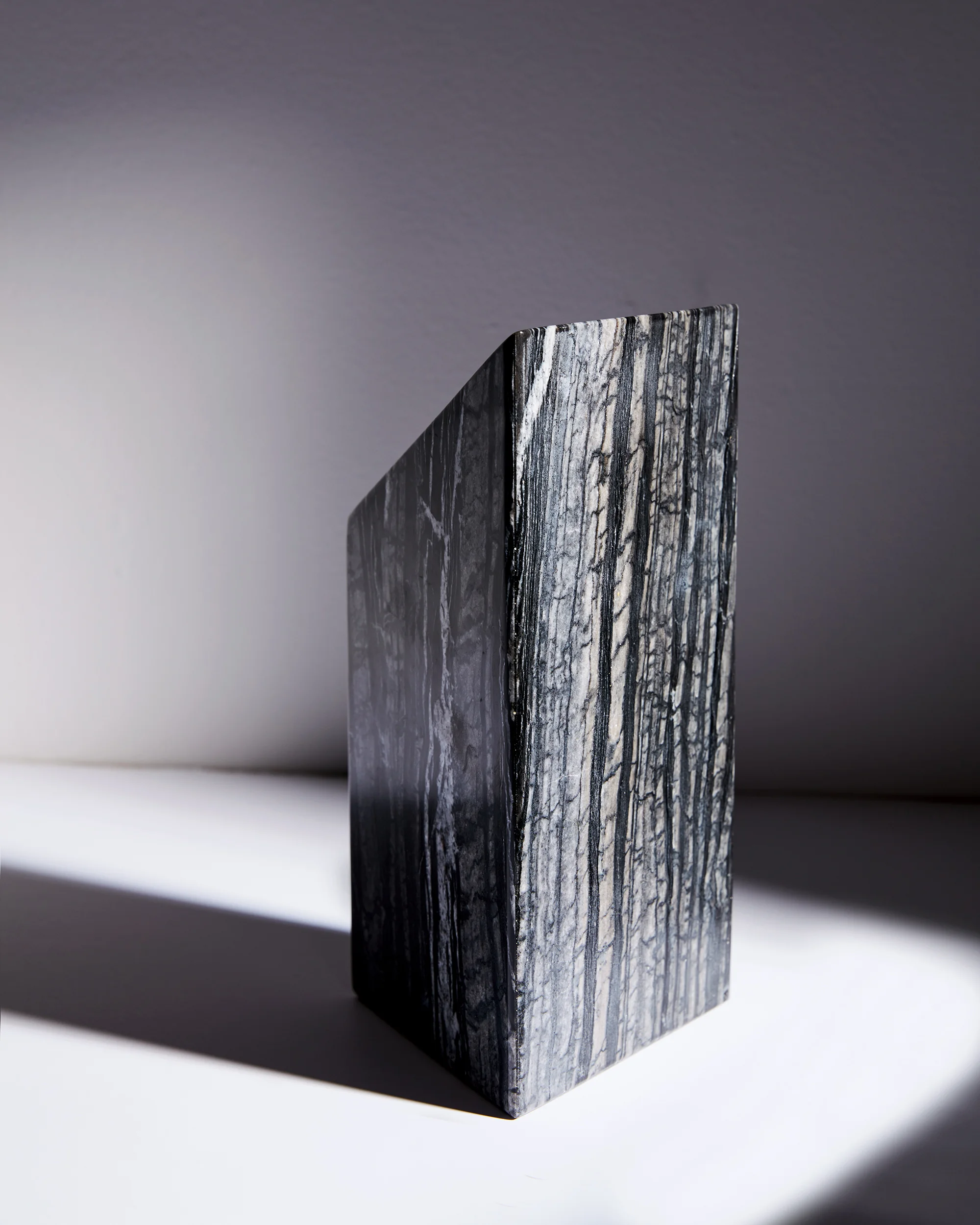Triad vase_backside_01.jpg