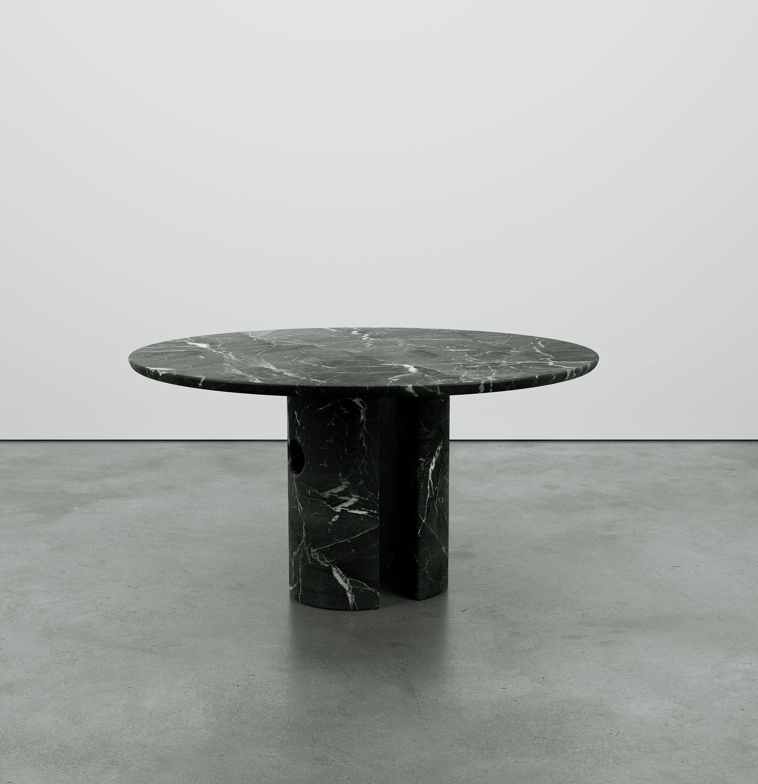 Meta table-nero-quarter-01.jpg