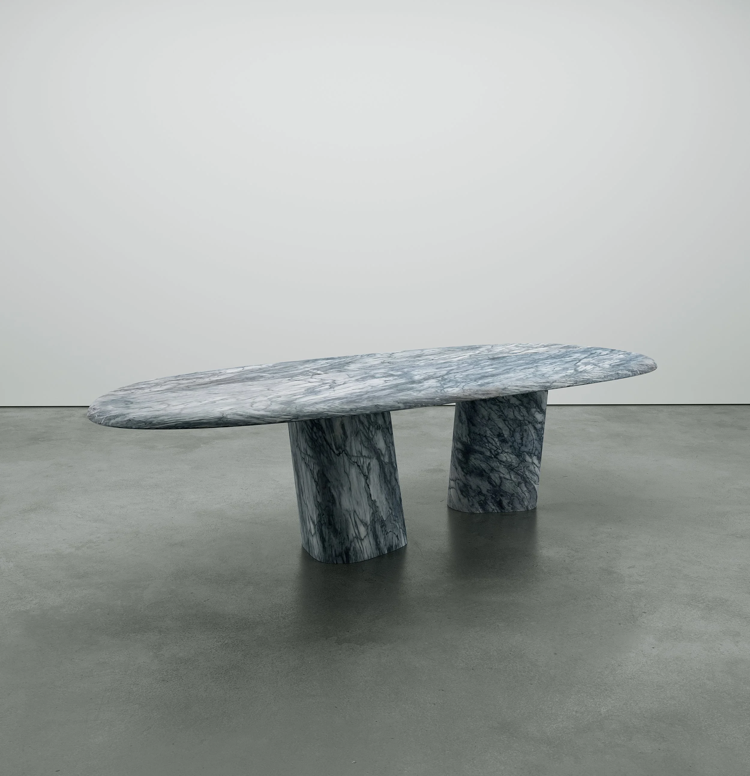Verge table-pele-quarter-01.jpg