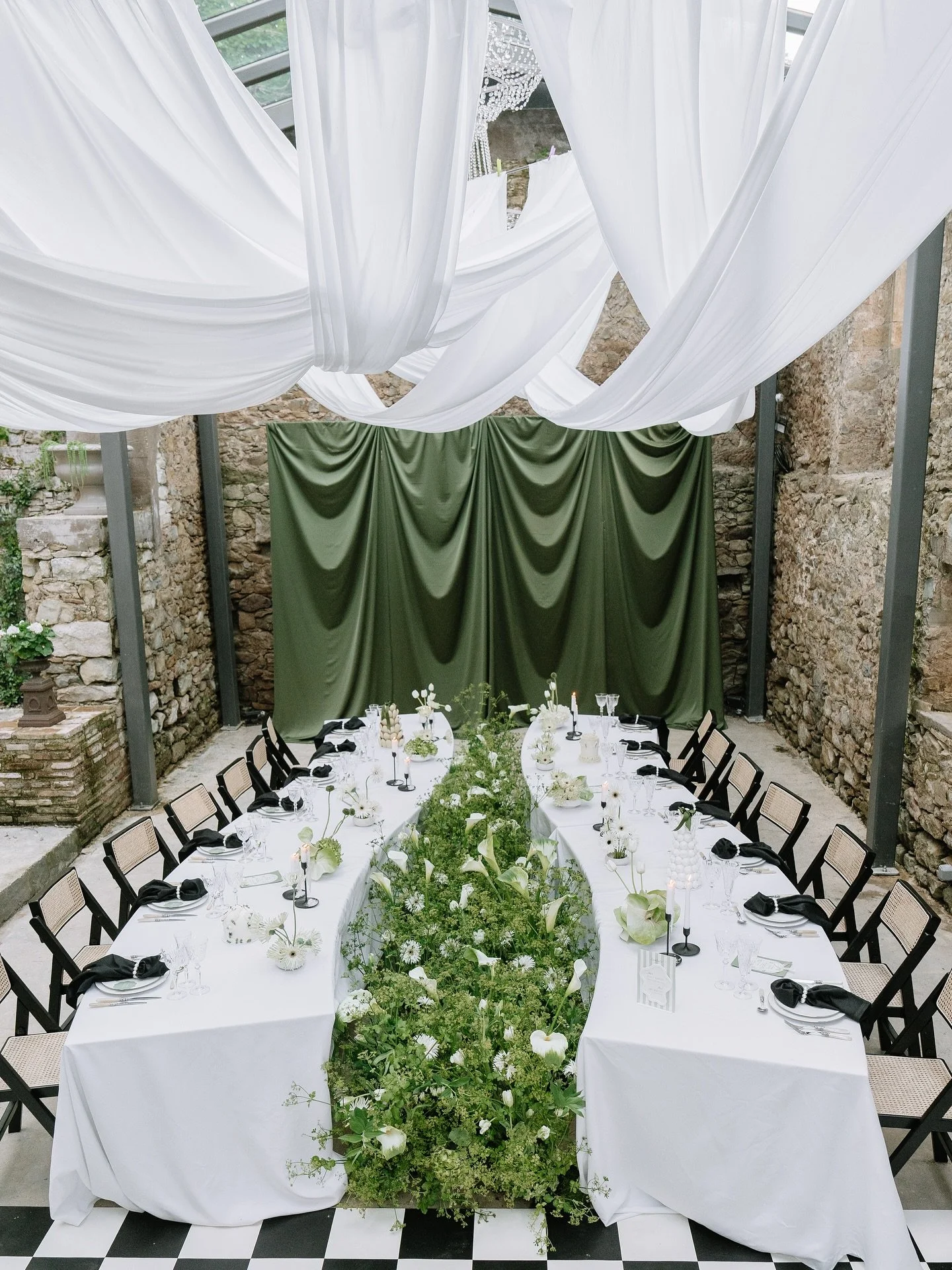 @gali_m_floral_design 
@amoroevents 
@emmene_moi_au_chateau 
@mazou.sylvain 
@elisemorgan.co 
@angedaniellegimenez 
@promessegraphique 
@celinemenard.fr 
@therealmodelcouple_ 
@studio80cinematography 
@moaya.events 
@hanapoe.flowers.studio 
@options_