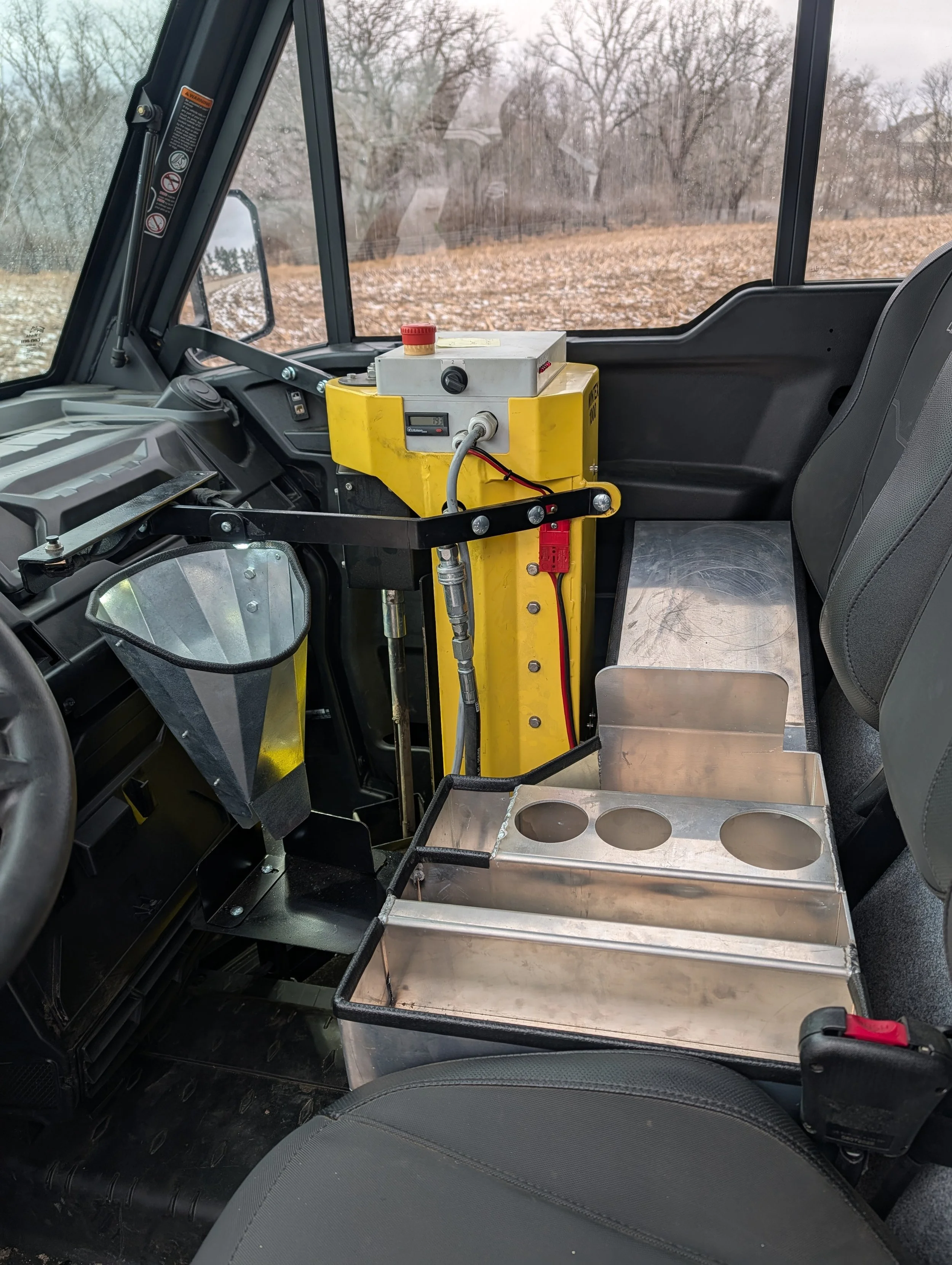 Cab organizer and soil funnel inside Can-am