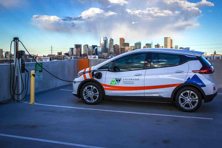 coloradocdot-bolt-denver-skyline-__-720x480-a.png