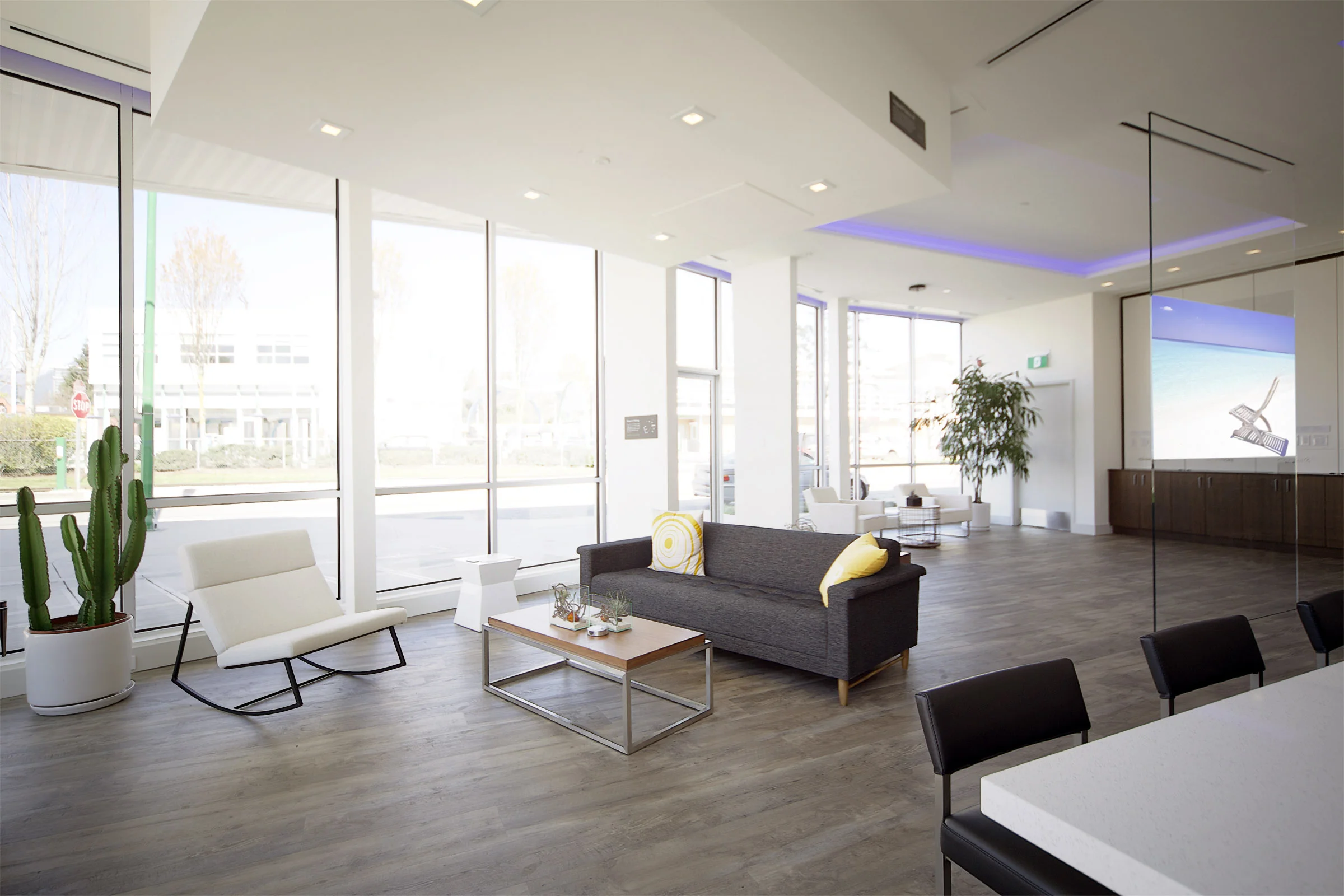 We intentionally left the heart of our space open so that the the room could accommodate events of varying shapes and sizes.