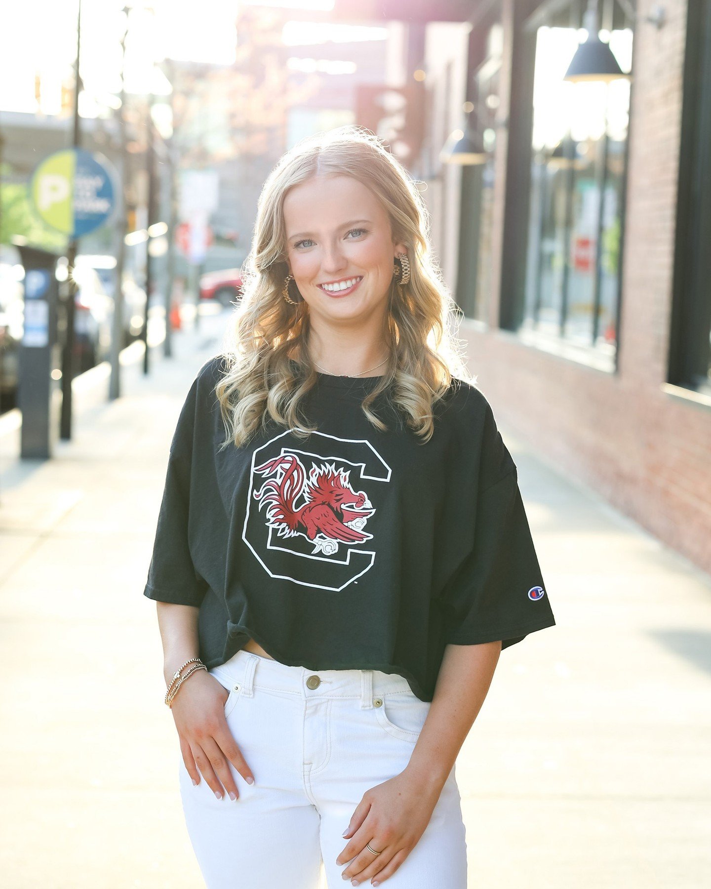 Help me congratulate this new grad, Mason! @mason_stanleyyy 🎓 She&rsquo;s heading to the University of South Carolina this fall - Go Gamecocks! &hearts;️

#jenbauldreephotography #raleighseniorportraits #raleighseniorphotographer #raleighseniorpictu