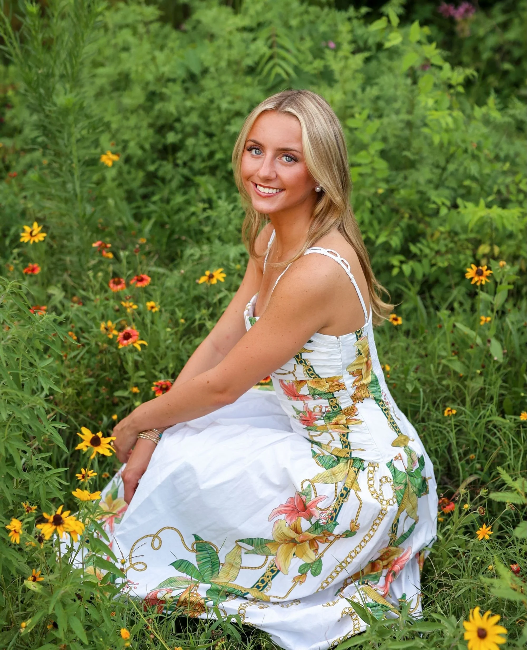 One of my favorite parts of my job? Getting invited back into a family&rsquo;s story &mdash; with my first Class of 2027 senior! 💛 Chloe @_chloejarman is a talented lacrosse player at Sanderson High School and has the best sense of style. Even the w